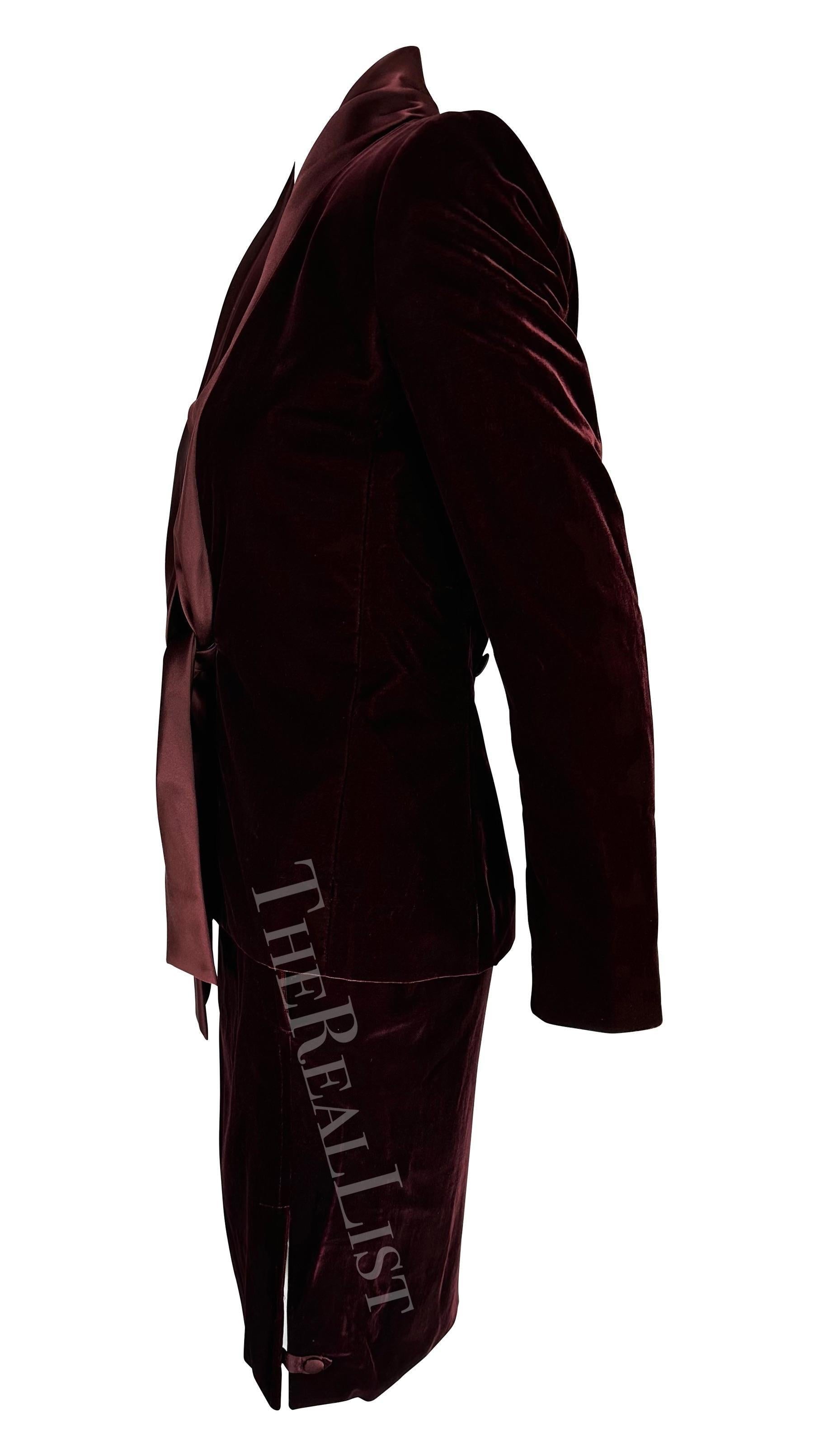 Nero A/I 2004 Yves Saint Laurent by Tom Ford Abito con gonna a fascia in raso di velluto rosso intenso in vendita