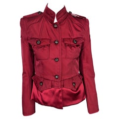 Veste courte en satin de soie rouge défilé Yves Saint Laurent par Tom Ford, A/H 2004