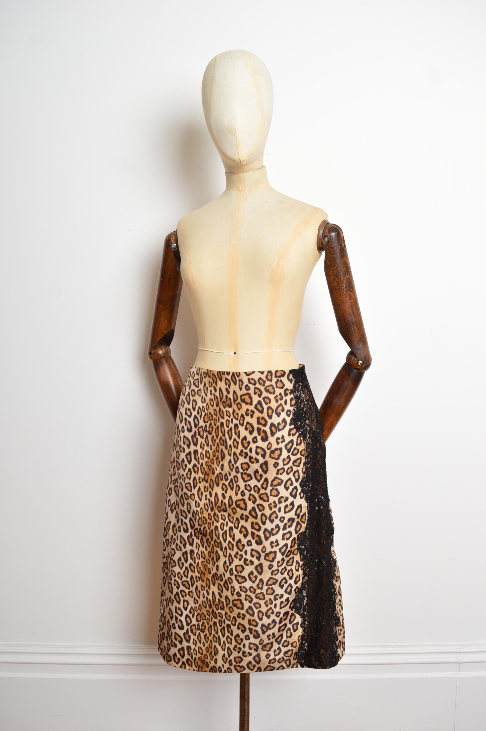 Beige A/I 2005 Alexander McQueen Gonna a tubino in taffetà di seta e pizzo con stampa leopardo in vendita