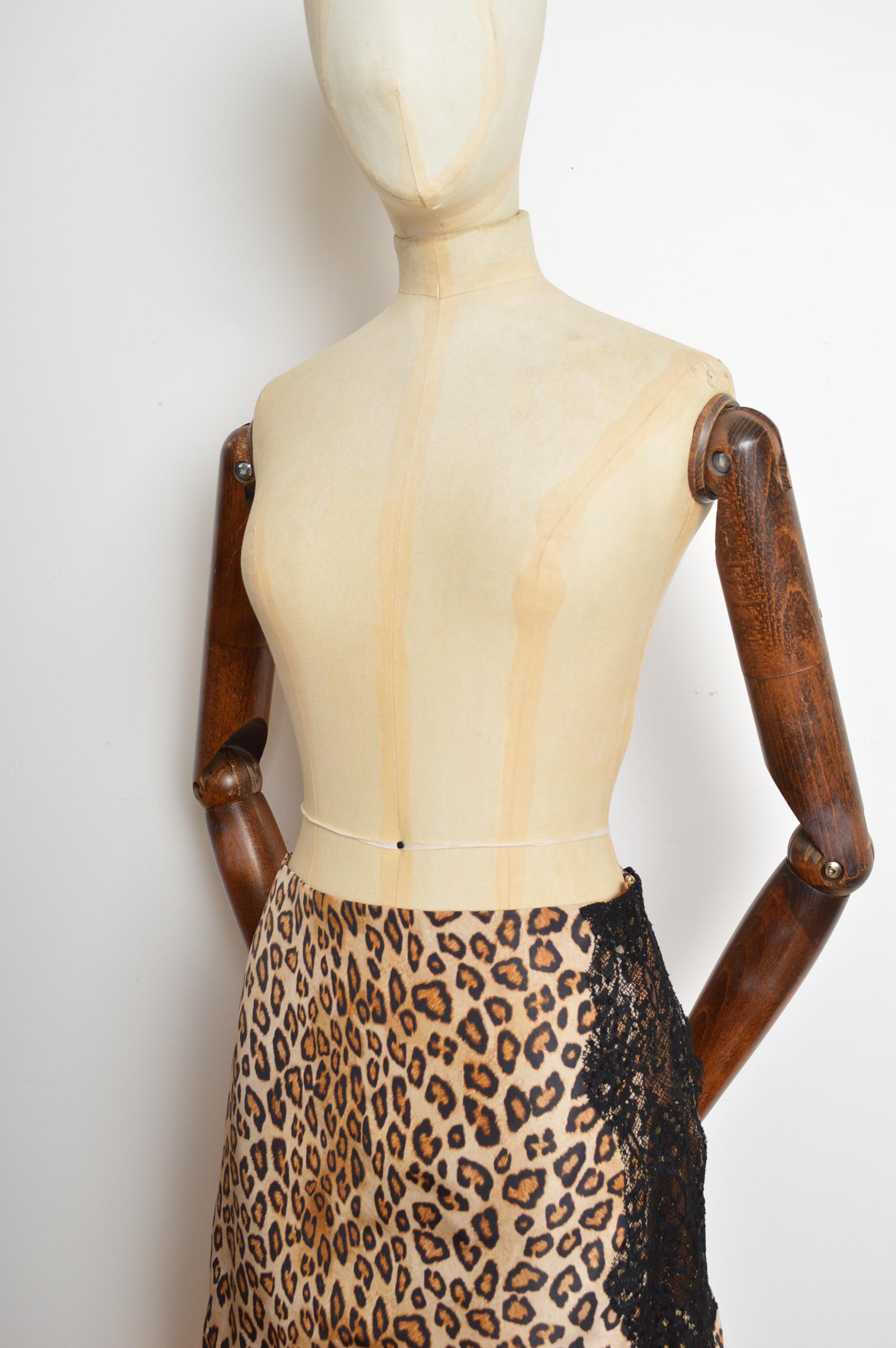 A/I 2005 Alexander McQueen Gonna a tubino in taffetà di seta e pizzo con stampa leopardo In condizioni buone in vendita a Sheffield, GB