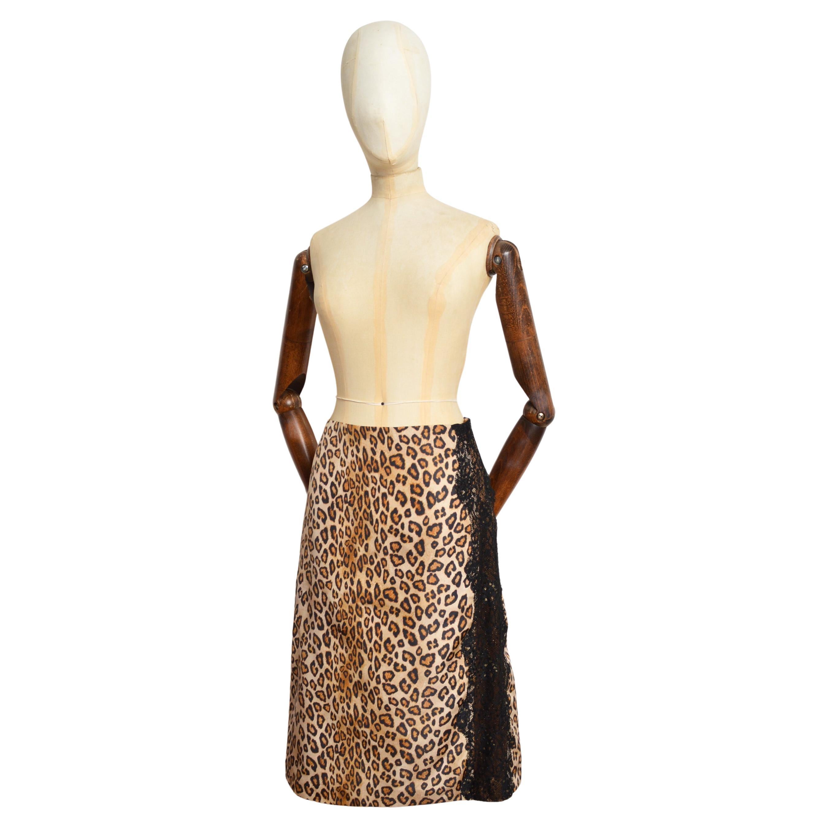 A/I 2005 Alexander McQueen Gonna a tubino in taffetà di seta e pizzo con stampa leopardo in vendita