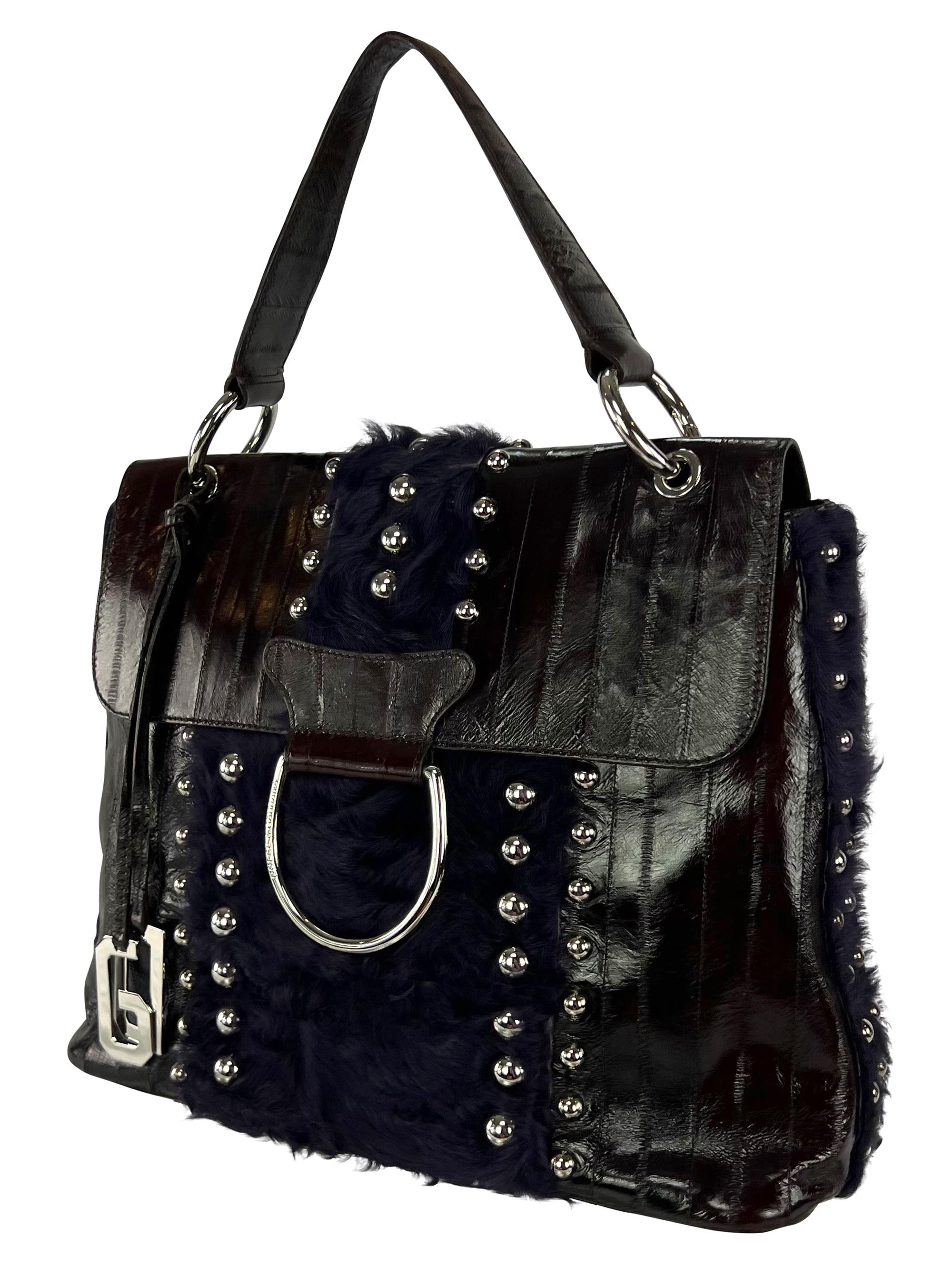 Donna A/I 2005 Dolce & Gabbana: Tote grande in pelle d'anguilla bordeaux e pelliccia d'agnello viola