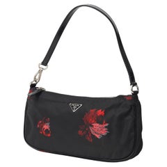 A/I 2005 Prada: borsa a busta in nylon tessuto nero con stampa a fiori