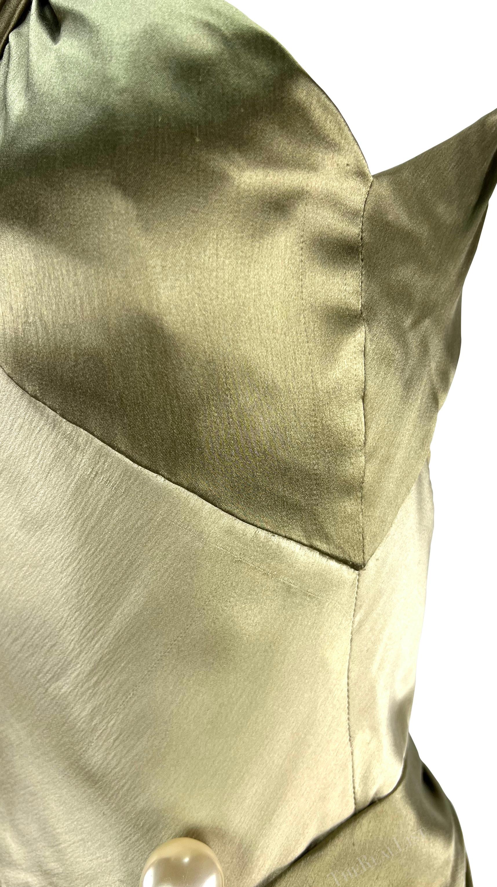 Robe de défilé haute couture Valentino vert olive ornée de métal, A/H 2005 en vente 16