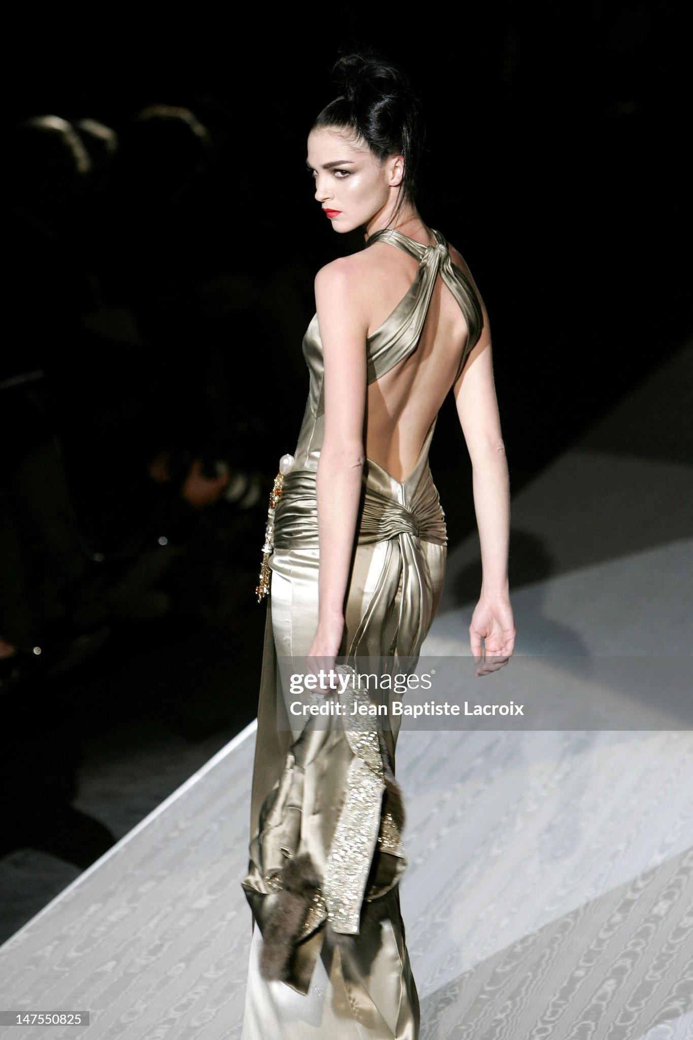 Women's F/W 2005 Valentino Haute Couture Olive Green Silk Metal Embellished Runway Gown For Sale