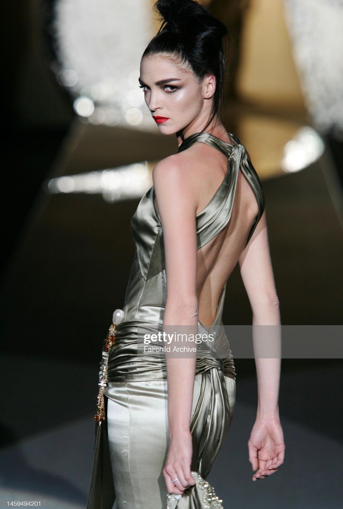 F/W 2005 Valentino Haute Couture Olive Green Silk Metal Embellished Runway Gown For Sale 1