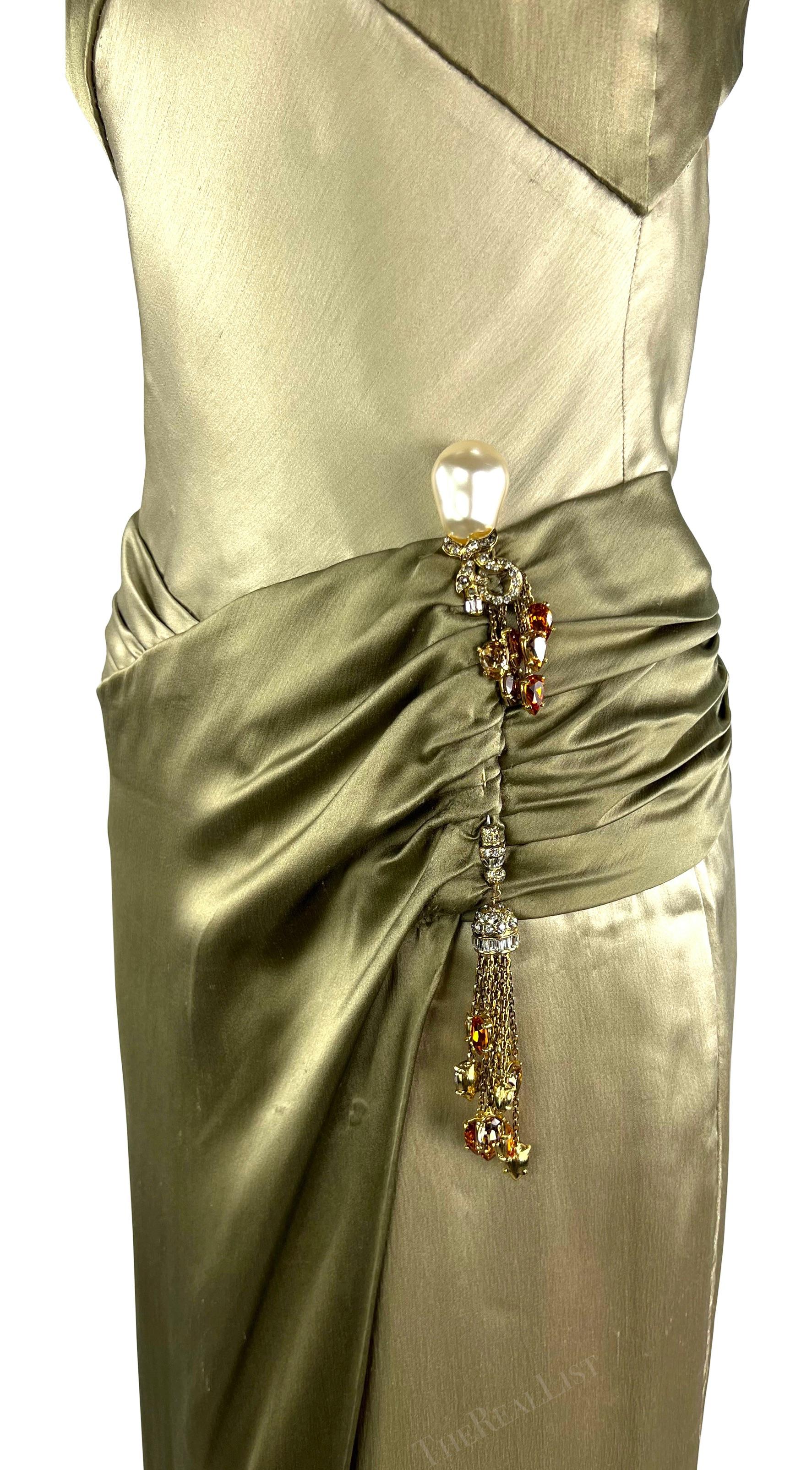 F/W 2005 Valentino Haute Couture Olive Green Silk Metal Embellished Runway Gown For Sale 4