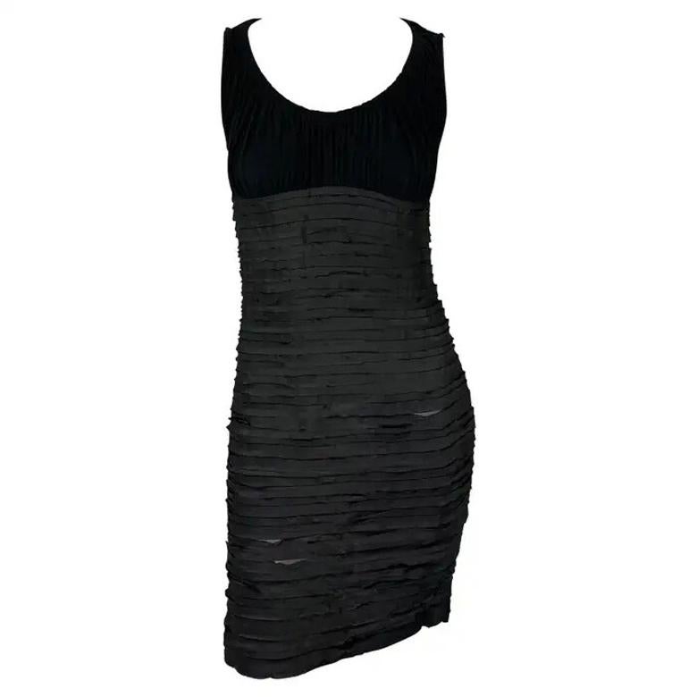 F/W 2005 Versace by Donatella Versace Negro Vestido de tubo escarpado con lazo acanalado
