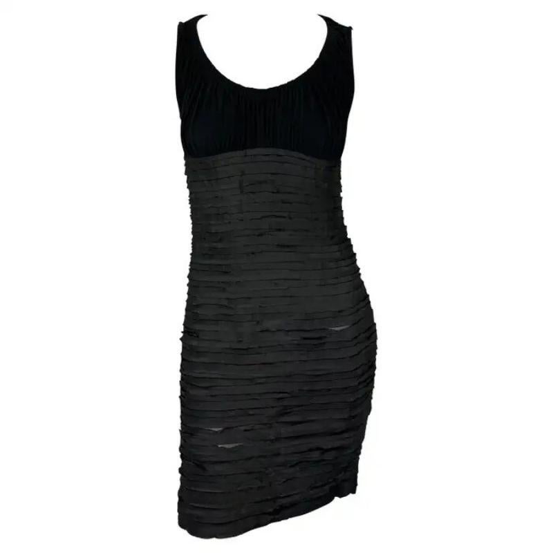 F/W 2005 Versace by Donatella Versace Negro Vestido de tubo escarpado con lazo acanalado