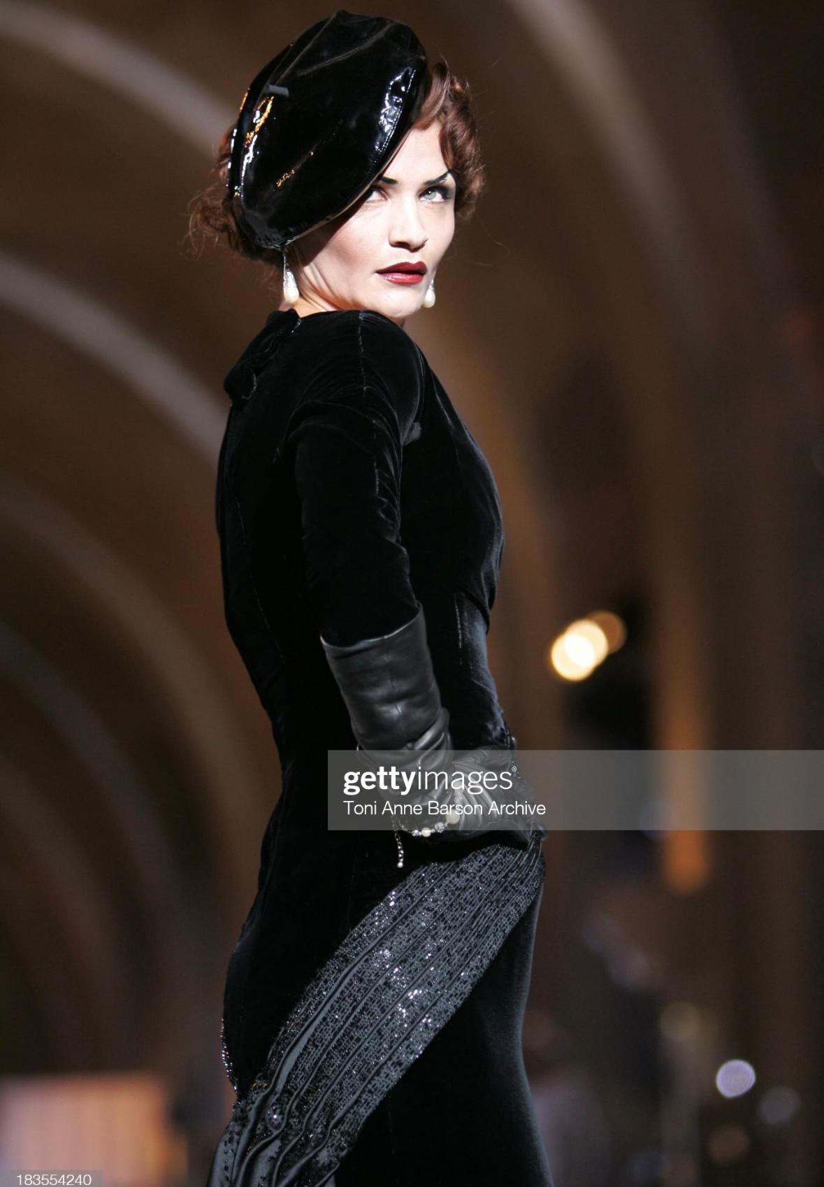 F/W 2007 Christian Dior Haute Couture by John Galliano Black Velvet Beaded Dress For Sale 7