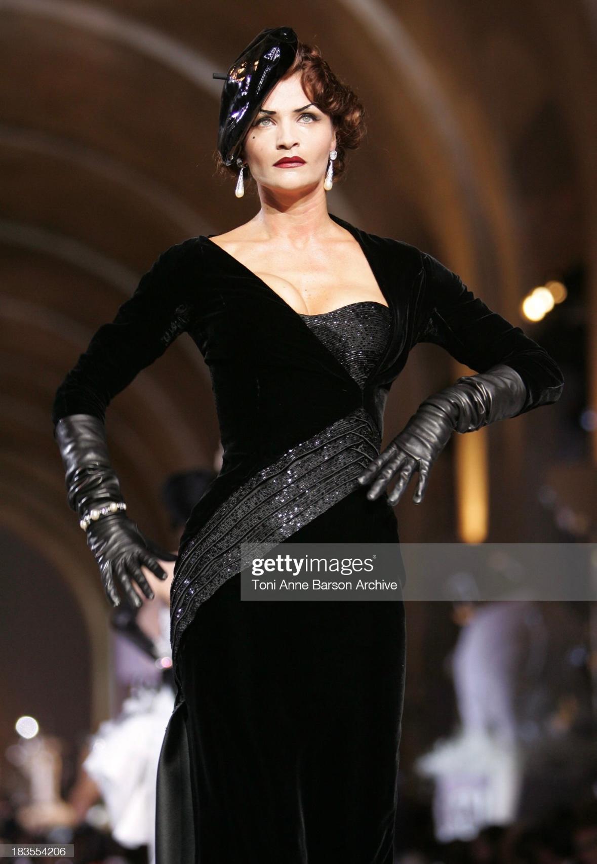 Women's F/W 2007 Christian Dior Haute Couture by John Galliano Black Velvet Beaded Dress For Sale