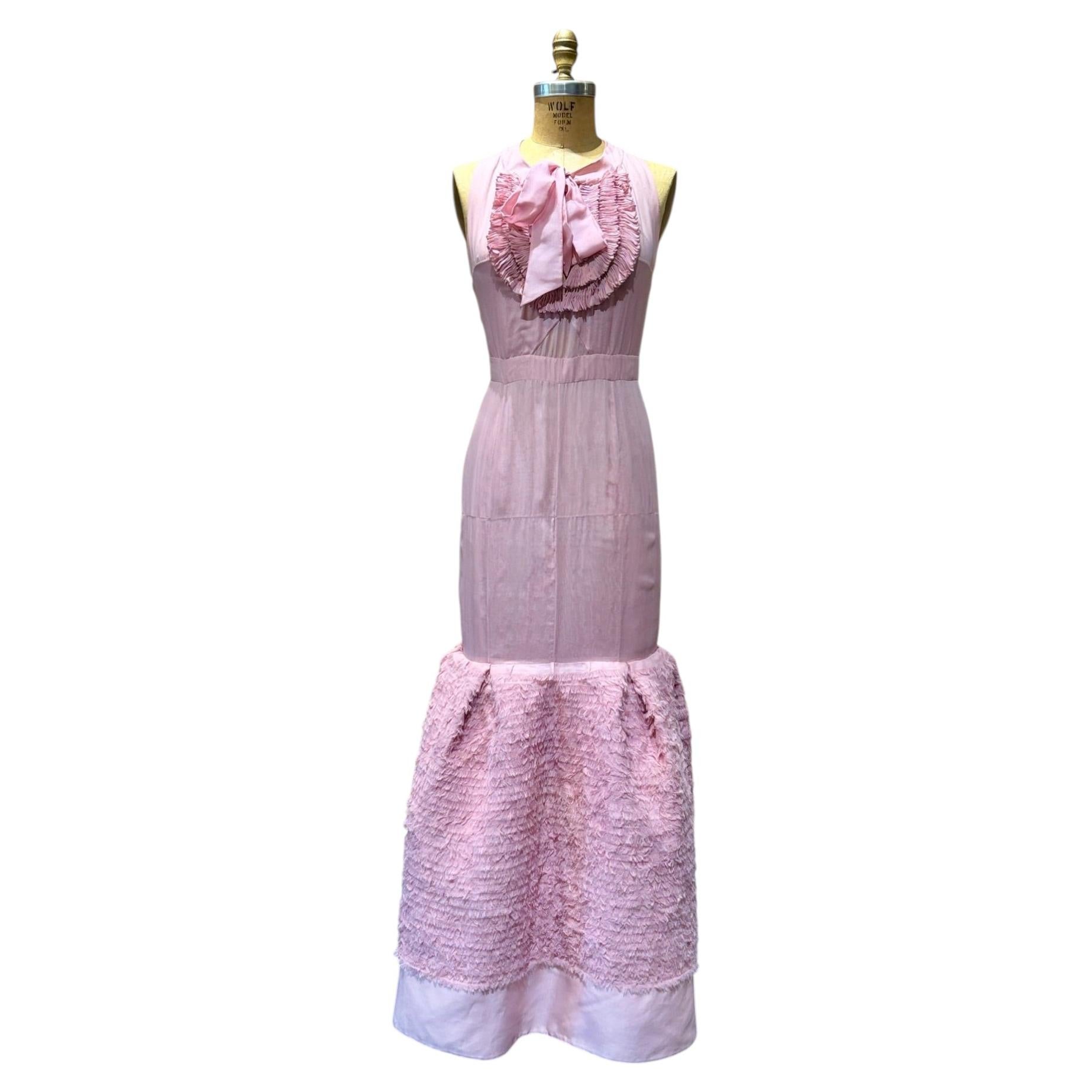 Robe de soirée Valentino Garavani automne-hiver 2008, en soie rose poudré, à col licou et à volants