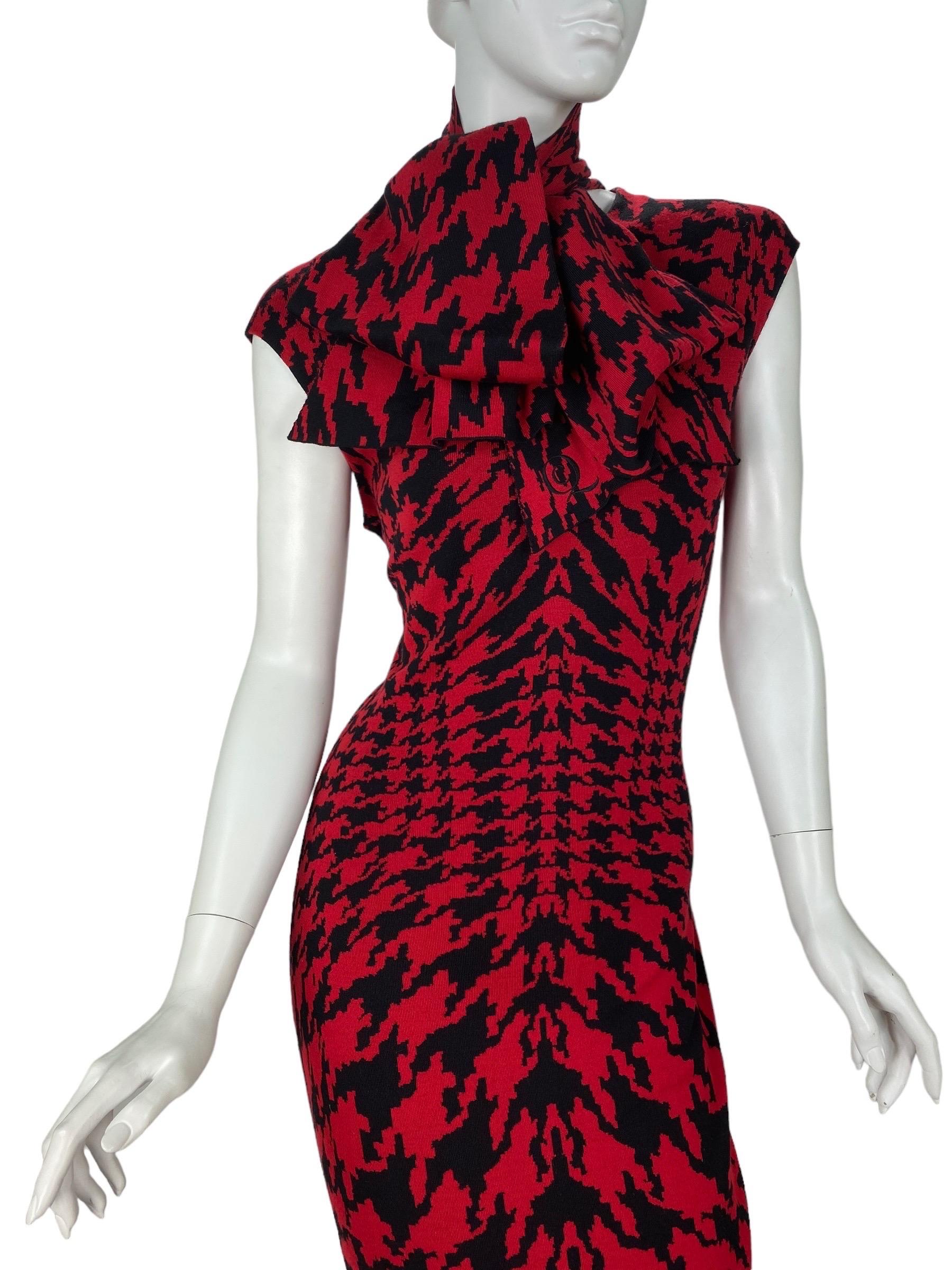 F/W 2009 Iconic Alexander Mcqueen houndstooth print knit dress  In Excellent Condition For Sale In Montgomery, TX