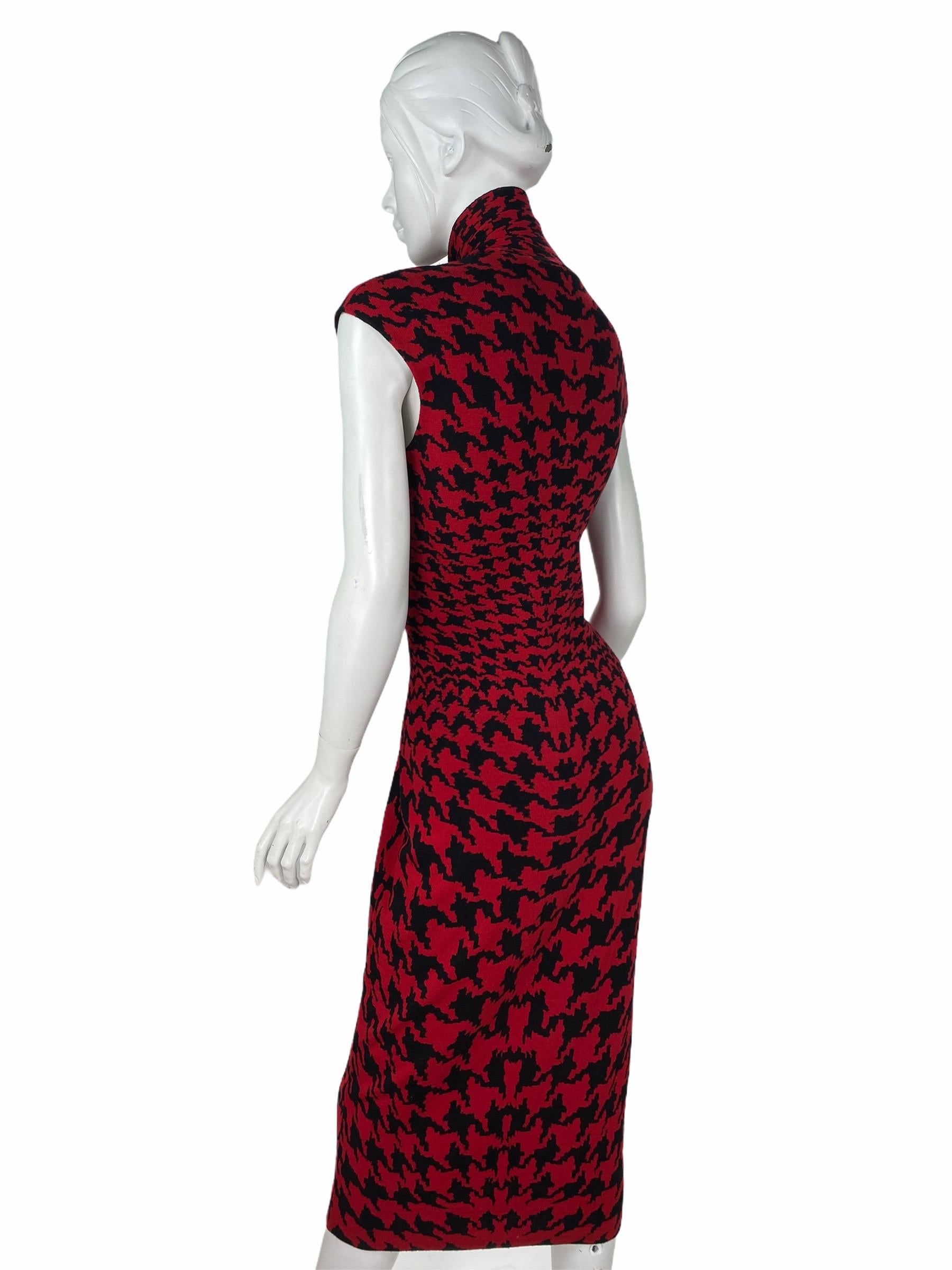 F/W 2009 Iconic Alexander Mcqueen houndstooth print knit dress In Good Condition In Montgomery, TX