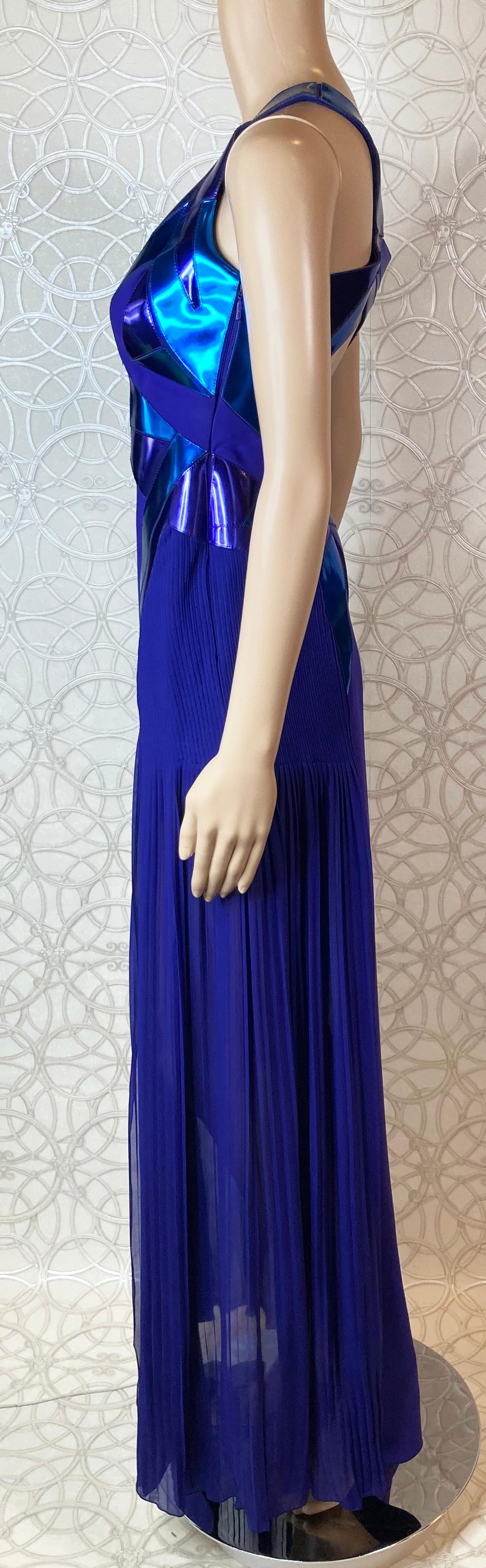 F/W 2010 Look # 38 VERSACE EMBELLISHED DARK BLUE GOWN DRESS 40 - 4 In New Condition In Montgomery, TX