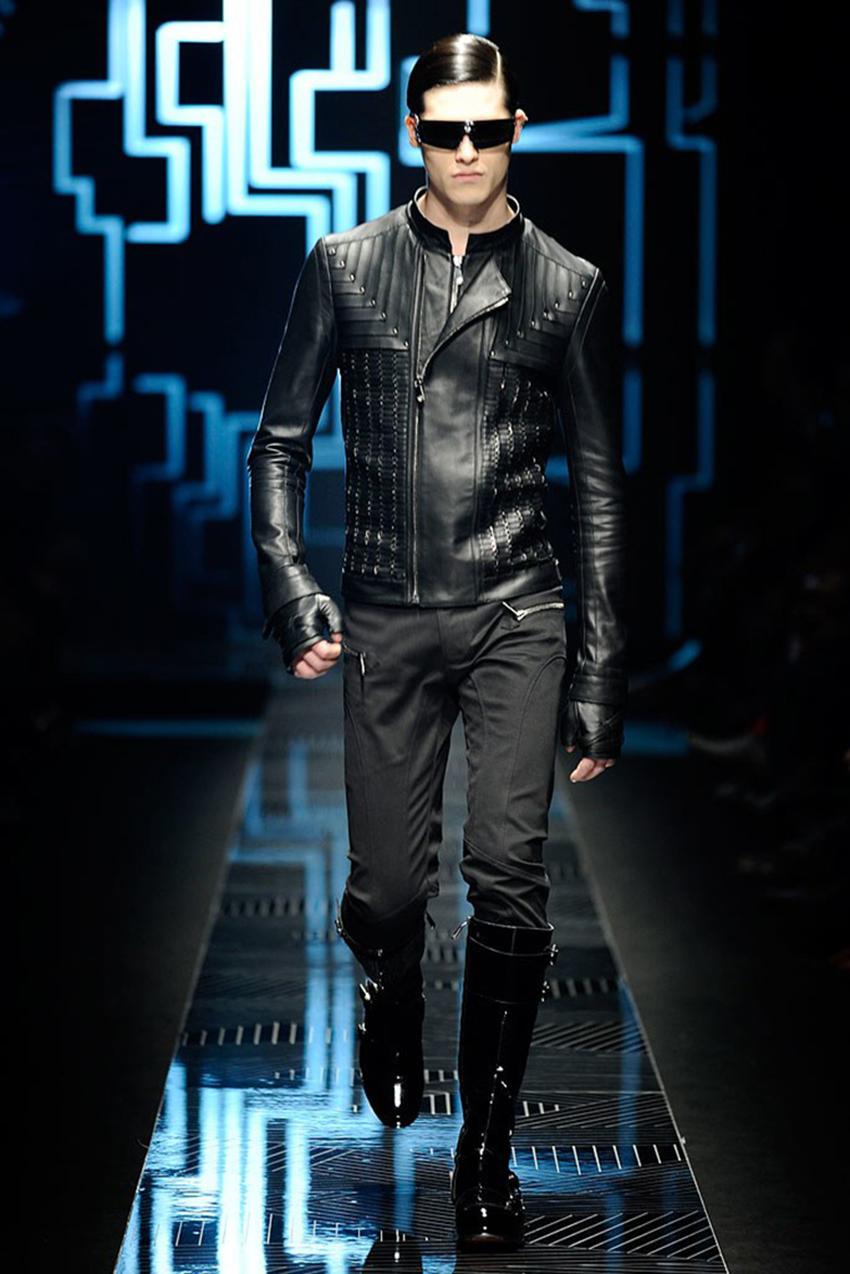 VERSACE

Directly from the Runway to You!

F/W 2010 Look # 1/ 41


These black jeans come in the slim fit 

Two front zip pockets


Content: 98% Cotton, 2% Elastane
IT Size 32 - 48 (M)

waist up to 36