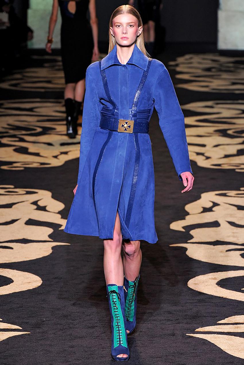 VERSACE
Actual runway sample Fall/Winter 2011 Look #34

Actual Runway Belt worn by Sigrid Agren during the show

Navy Blue python Leather Belt with Cross buckle 

A striking statement piece 

Highly collectible.

Made in Italy

Total length