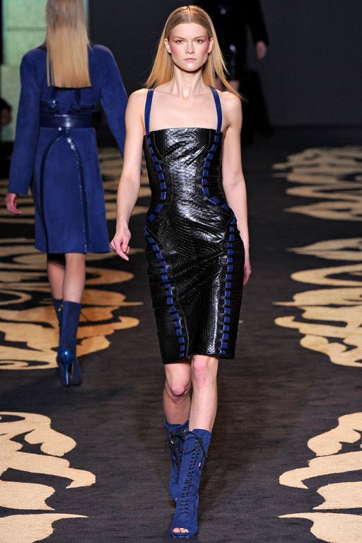 Women's F/W 2011 look # 35 NEW VERSACE BLACK SNAKESKIN LEATHER DRESS 42 - 6 For Sale