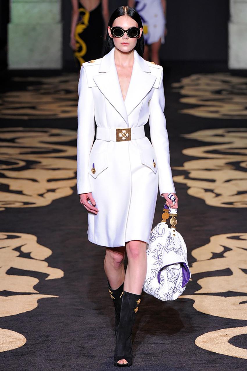 VERSACE
Actual runway sample Fall/Winter 2011 Look #6

White Wool Belt with Gold-Tone Cross buckle 

Made in Italy

Total length 34