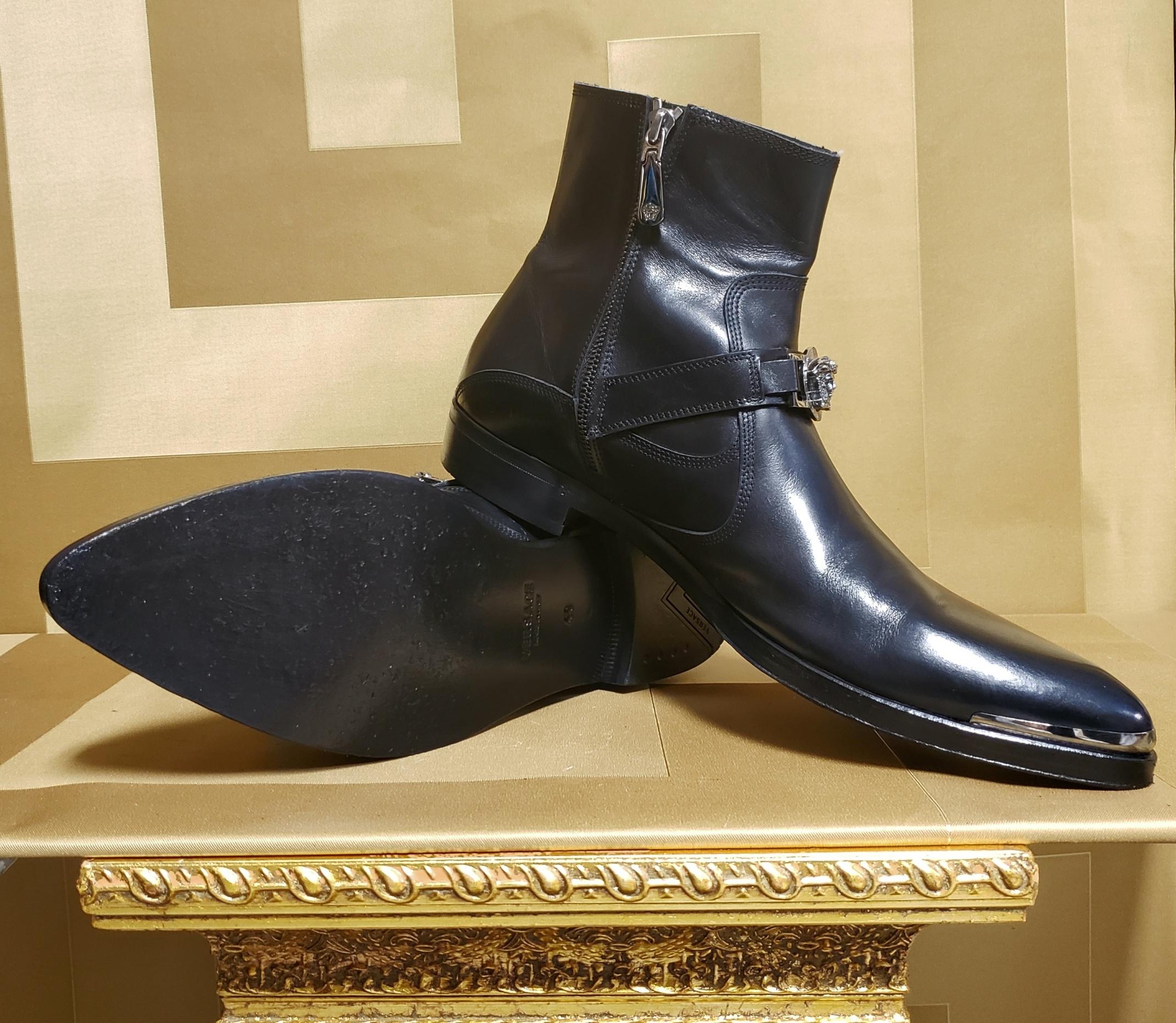 Men's F/W 2011 look # 7 NEW VERSACE BLACK LEATHER BOOTS with SILVER MEDUSA 43.5 - 10.5 For Sale