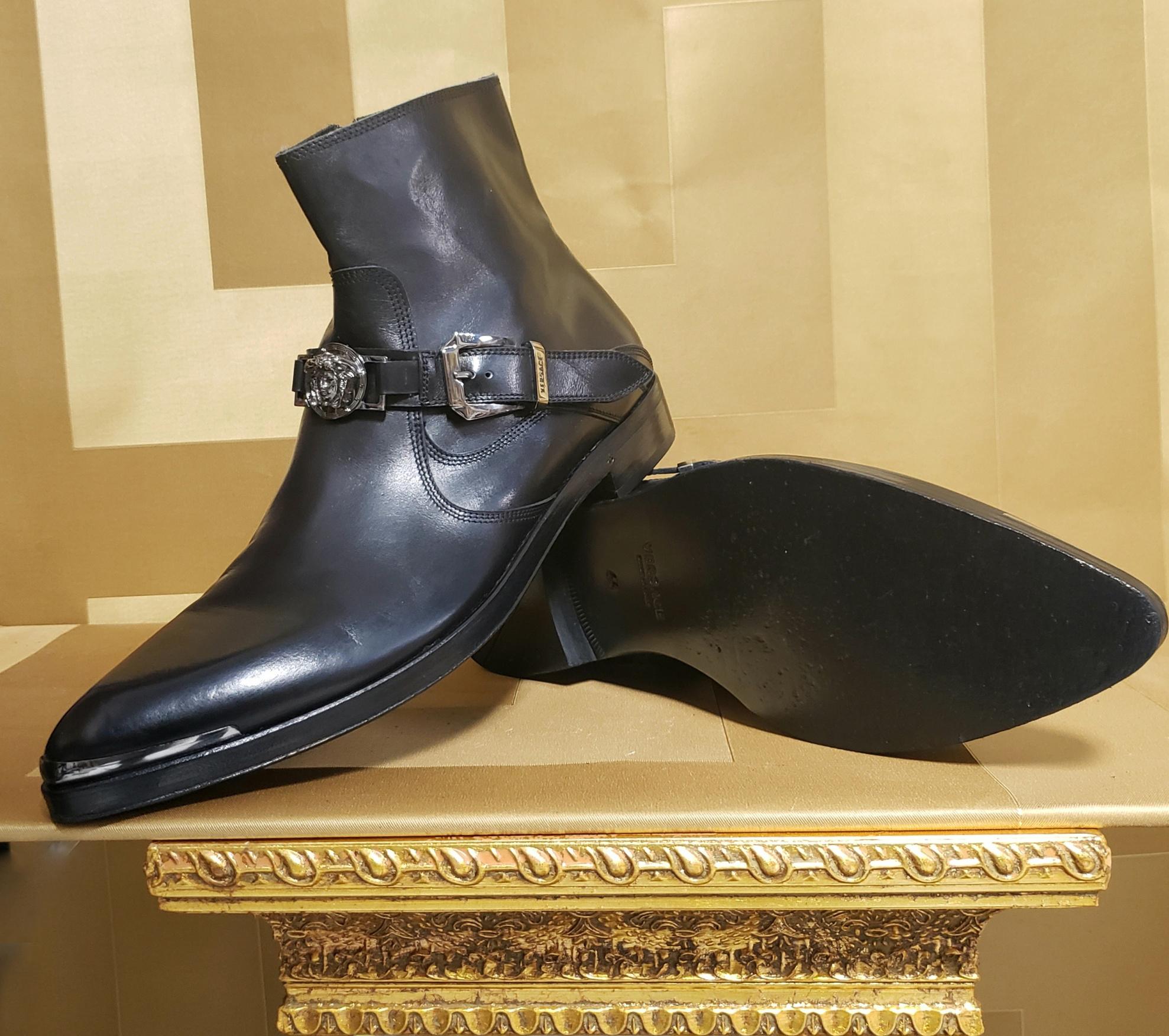 F/W 2011 look # 7 NEW VERSACE BLACK LEATHER BOOTS with SILVER MEDUSA 43.5 - 10.5 For Sale 3