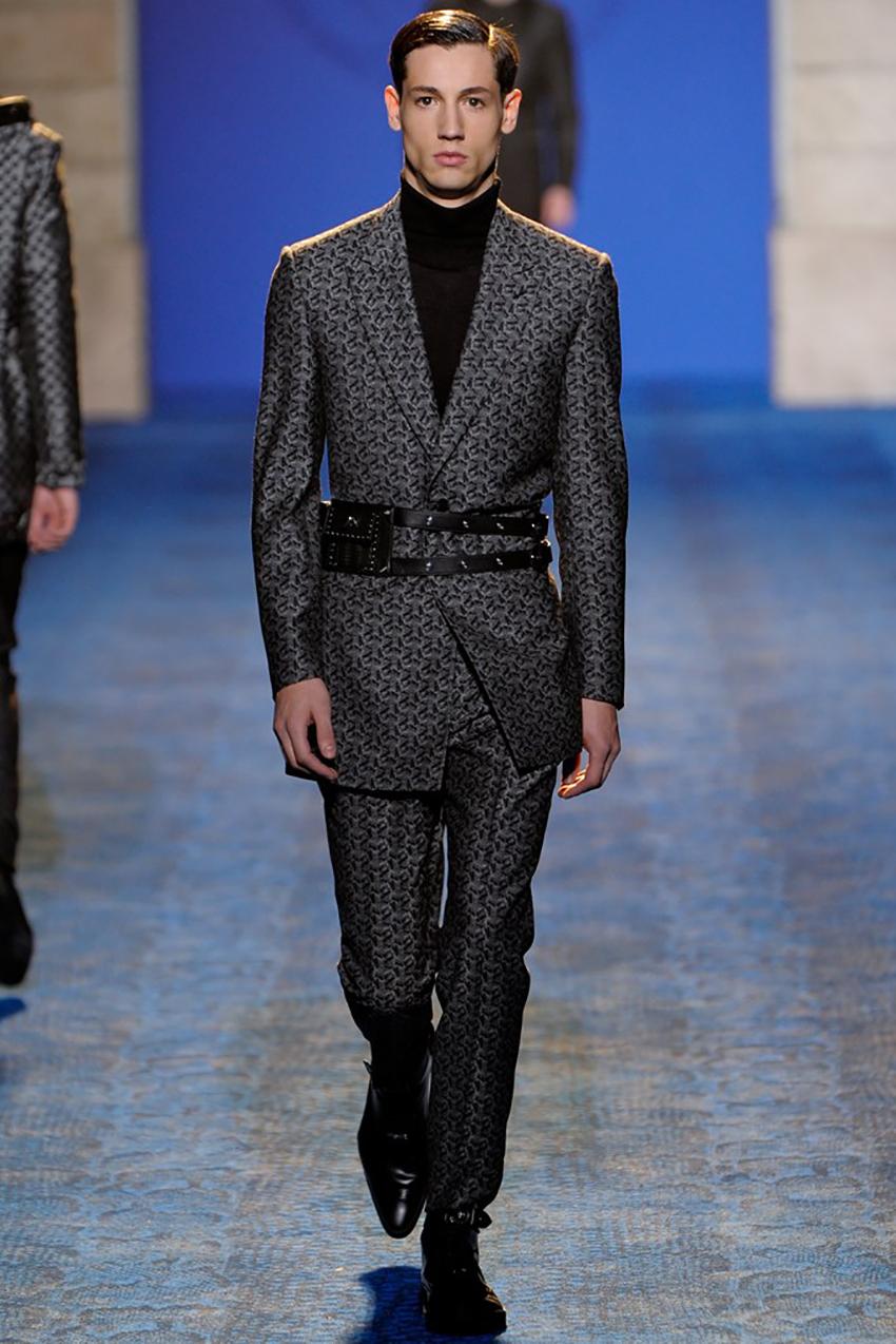 F/W 2011 Look #7 VERSACE BLACK LEATHER STUDDED BELT with MEDUSA BUCKLE For Sale 6