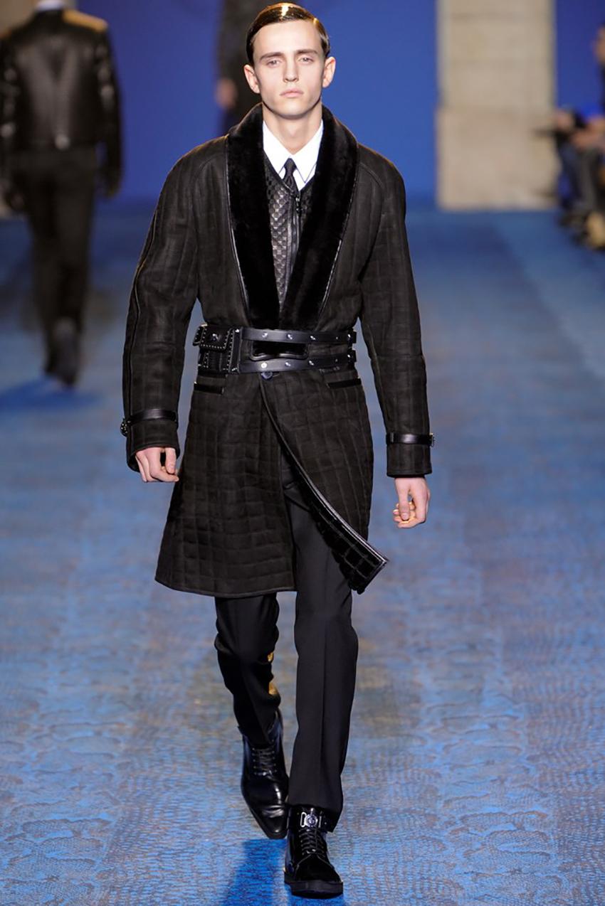 F/W 2011 Look #7 VERSACE BLACK LEATHER STUDDED BELT with MEDUSA BUCKLE  For Sale 7