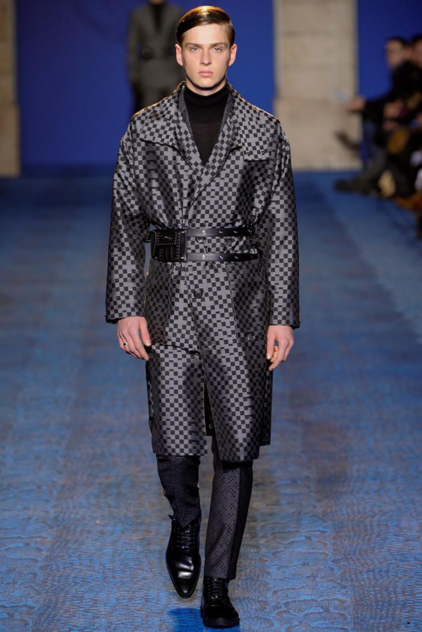 Women's or Men's F/W 2011 Look #7 VERSACE BLACK LEATHER STUDDED BELT with MEDUSA BUCKLE For Sale