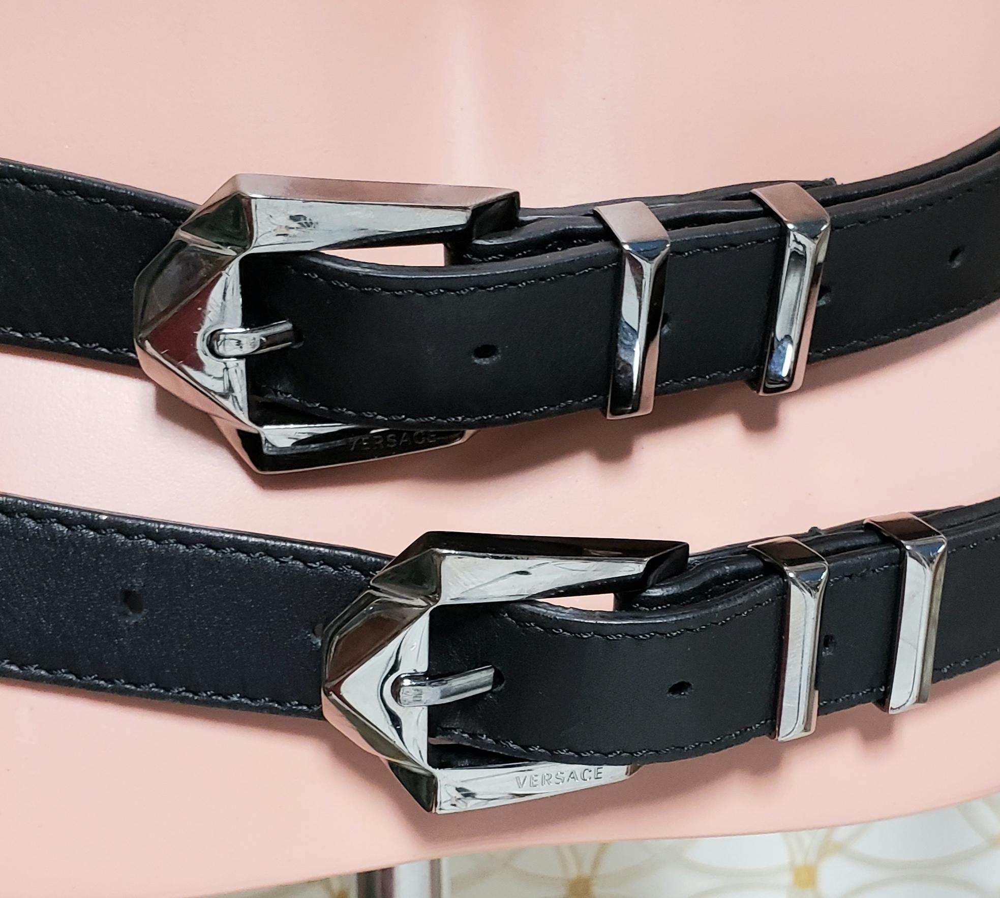 Versace, ceinture cloutée en cuir noir avec boucle MEDUSA, look n° 7, A/H 2011  en vente 4