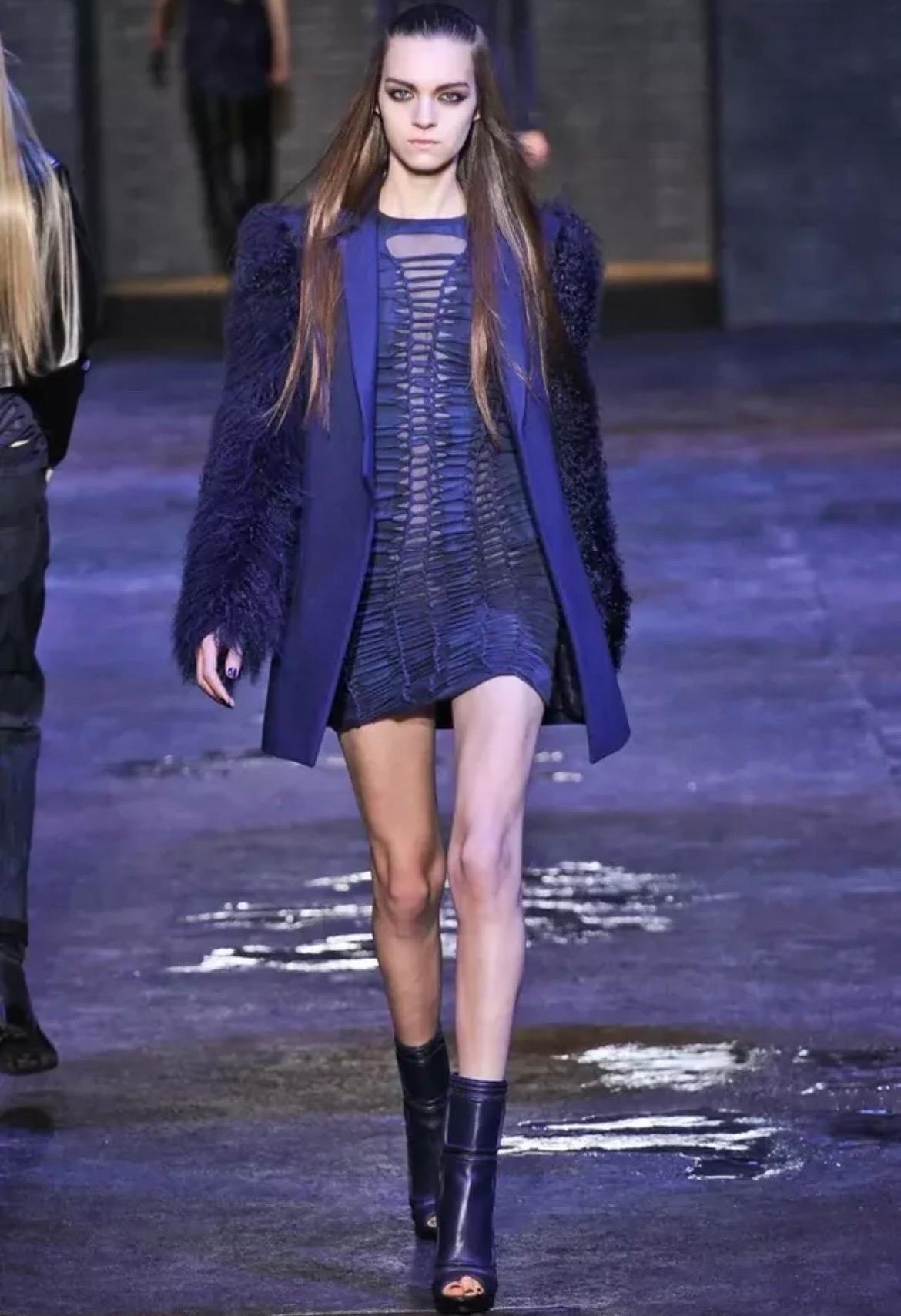 Blu A/I 2012 Look # 13 Versace Giacca a cappotto blu scuro con maniche a lama in vendita