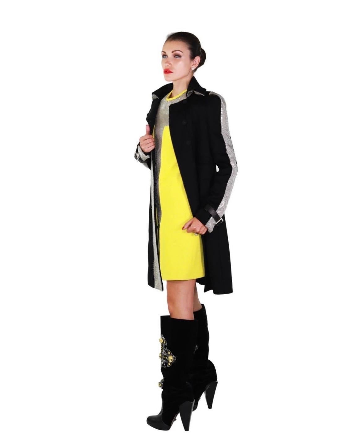 F/W 2012 Look #21 Versace Robe jaune avec maille en chaîne métallique Taille 38 - 2 en vente 1