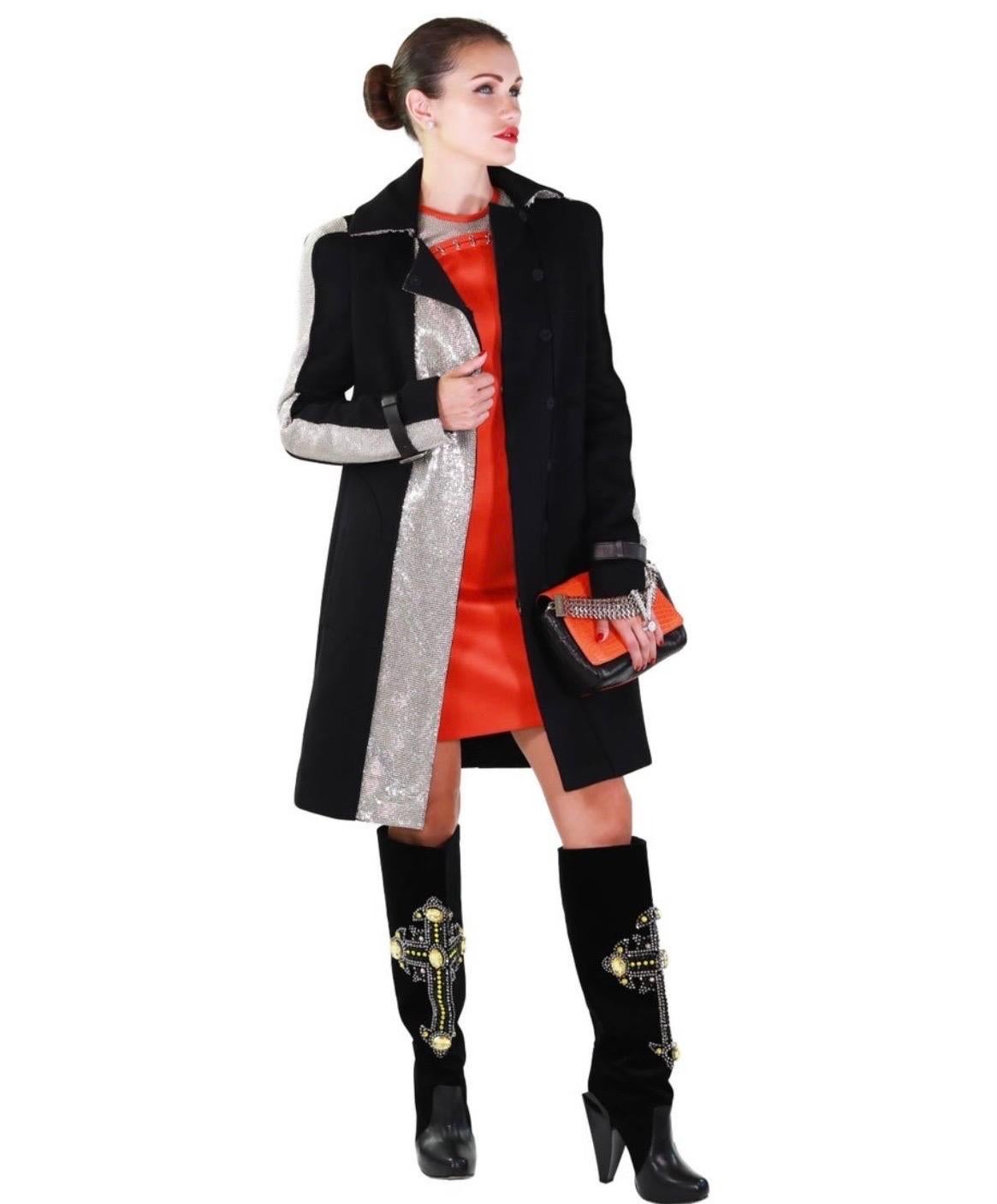 F/W 2012 Look n° 24nVersace Manteau plaqué en maille chaîne noire 38 - 2 Neuf - En vente à Montgomery, TX