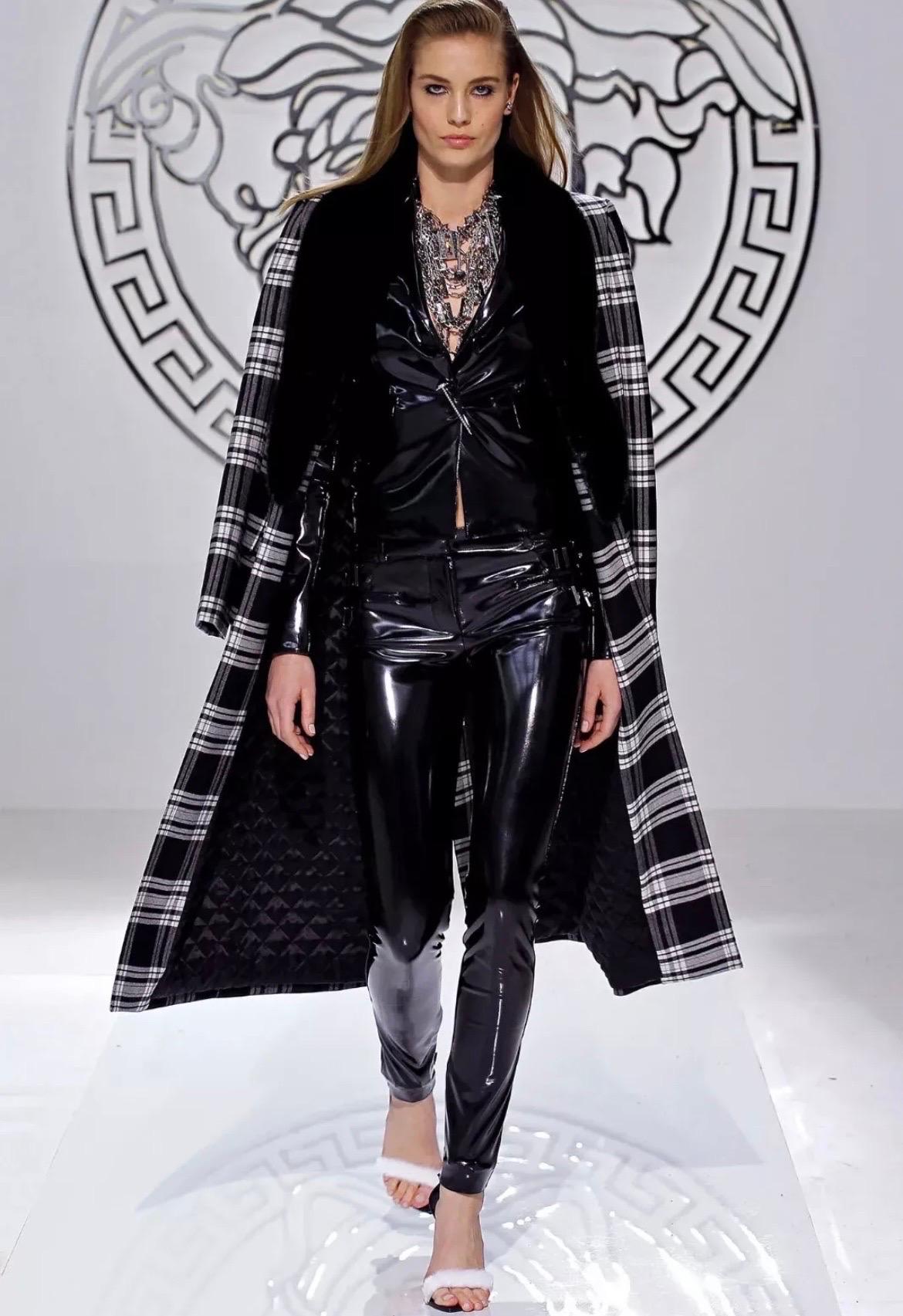VERSACE
Actual runway sample Fall/Winter 2013 Look # 3 
This Japanese vinyl jacket from Versace features a notched lapel, full-length sleeves, flap front pockets, 
and a panel seamed back with single vent. 
Concealed closure.
Content: 75% Nylon, 25%