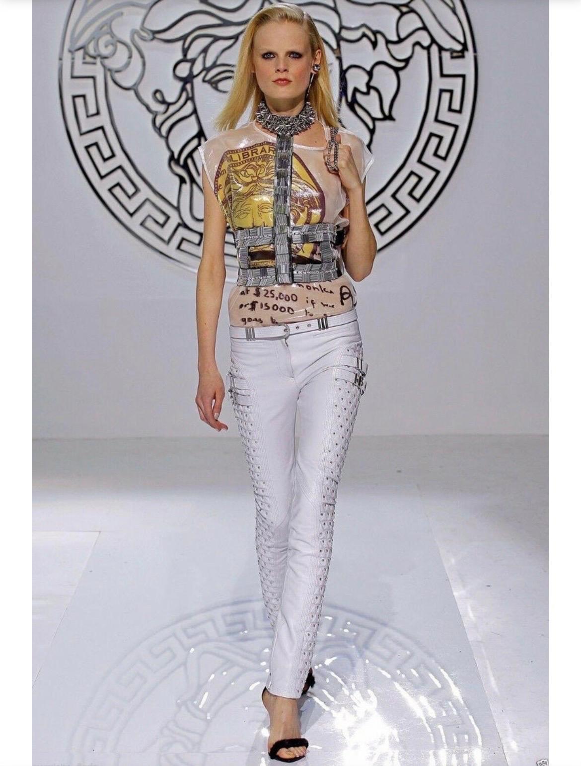 F/W 2013 Versace pantalones biker de cuero acolchado blanco con tachuelas 38 - 44 NWT en Nuevo estado para la venta en Montgomery, TX