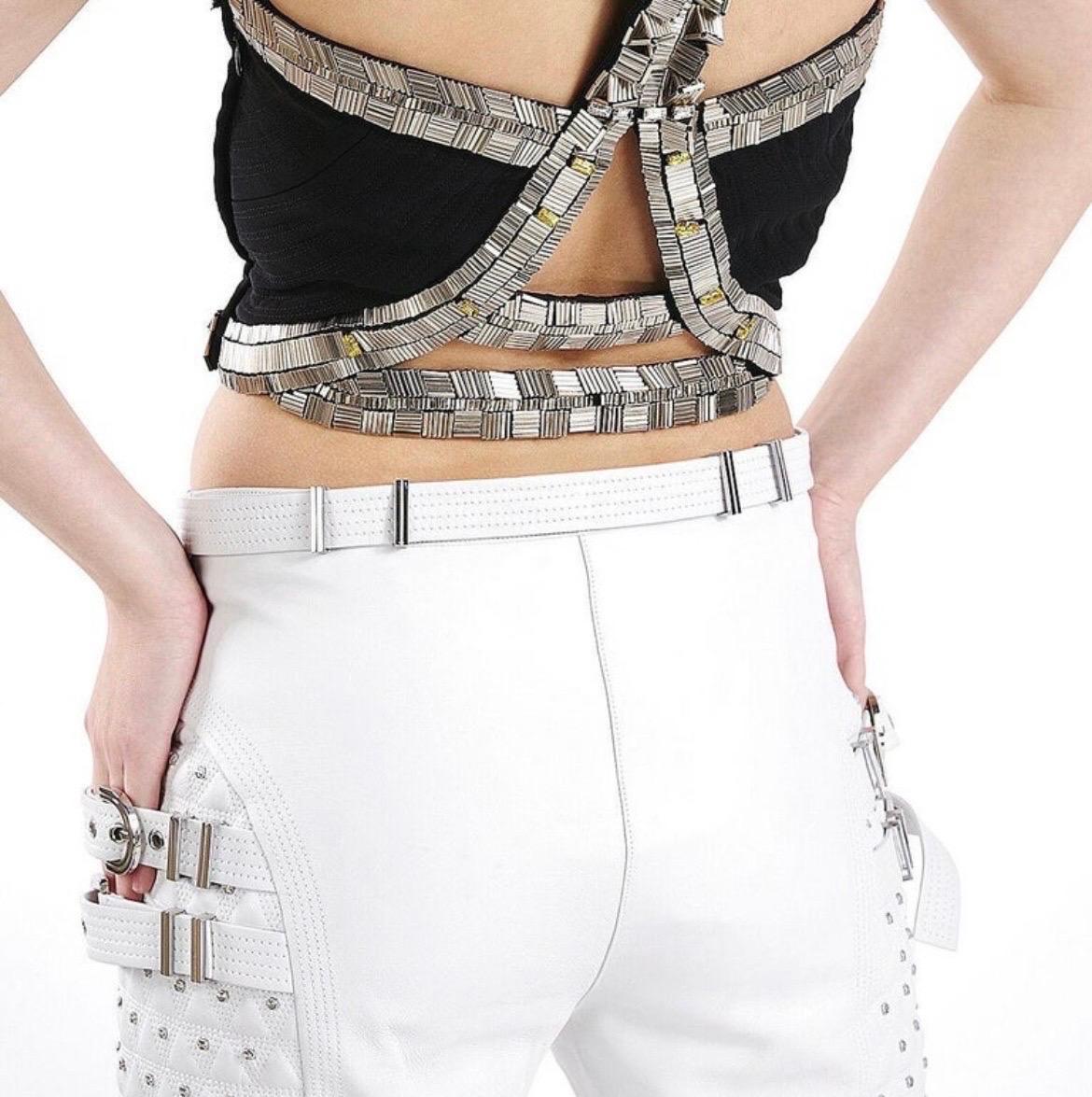F/W 2013 Versace pantalones biker de cuero acolchado blanco con tachuelas 38 - 44 NWT en venta 1