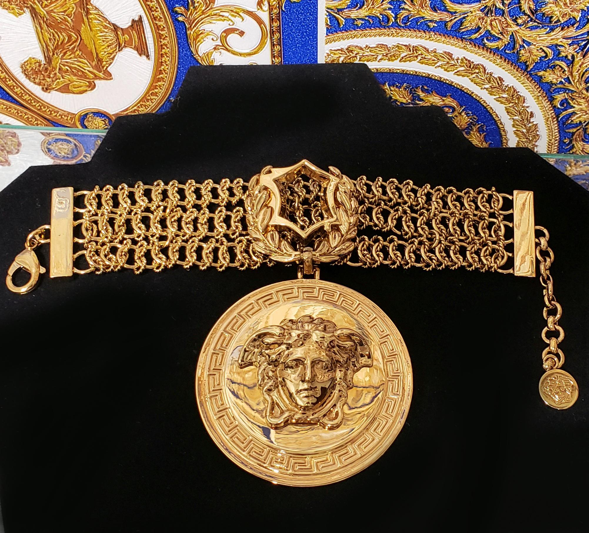 F/W 2014 LOOK # 20 EVERYWHERE ICONIC VERSACE GOLD lated CHAIN MEDUSA BRACELET 3