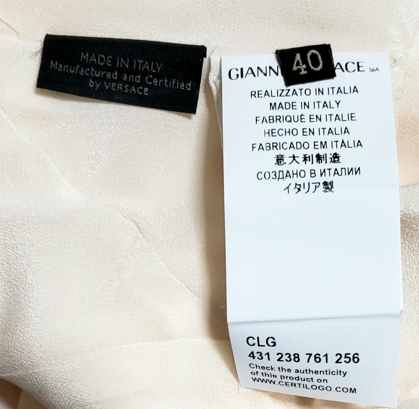 Robe Versace look n° 3 en soie d'inspiration militaire, blanc éclatant, collection automne-hiver 2014, neuve, 40/ en vente 5