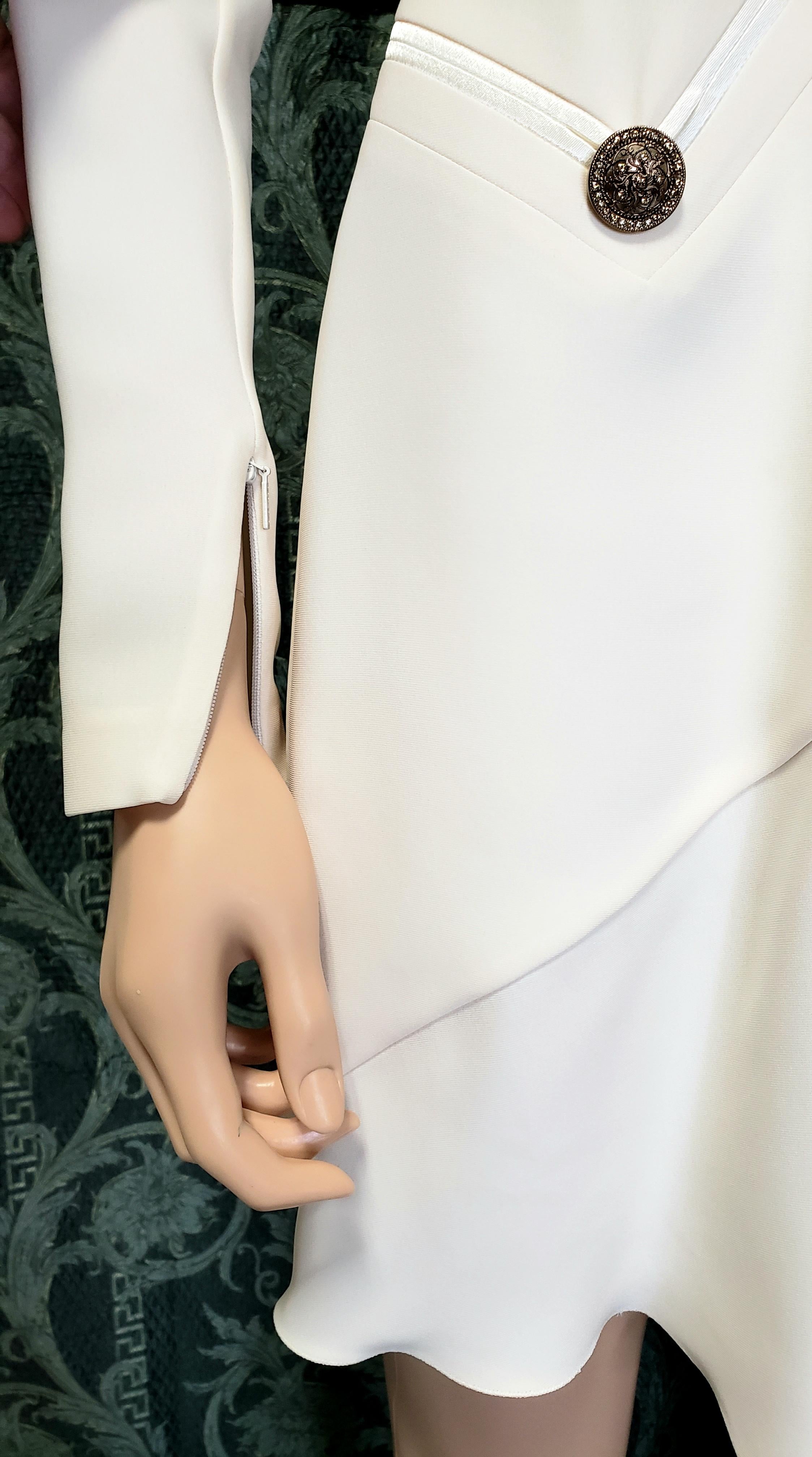 A/I 2014 look #3 NUOVO VERSACE ABITO IN SETA DI ISPIRAZIONE MILITARE BIANCO OTTICO 40 - 4 in vendita 4