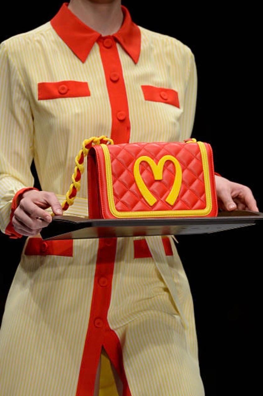 F/W 2014 Moschino McDonalds Runway Fast Food Leather Crossbody Bag In Good Condition In Concord, NC