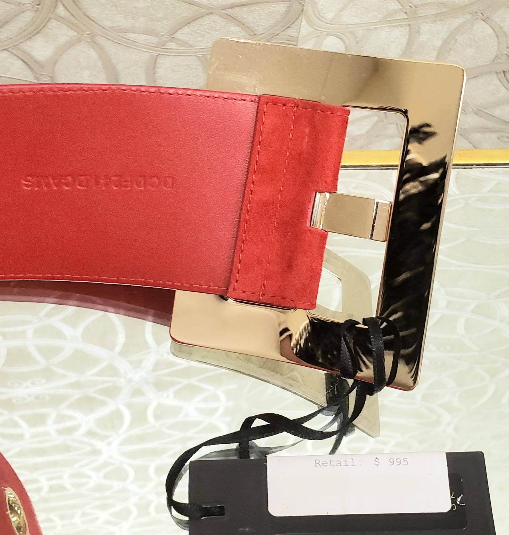 CEINTURE VERSACE EN DAIM ROUGE AVEC BOUCLE DORÉ 85/34, F/W 2015 L# 8  en vente 2