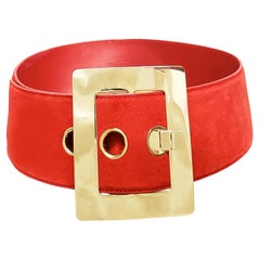 CEINTURE VERSACE EN DAIM ROUGE AVEC BOUCLE DORÉ 85/34, F/W 2015 L# 8 