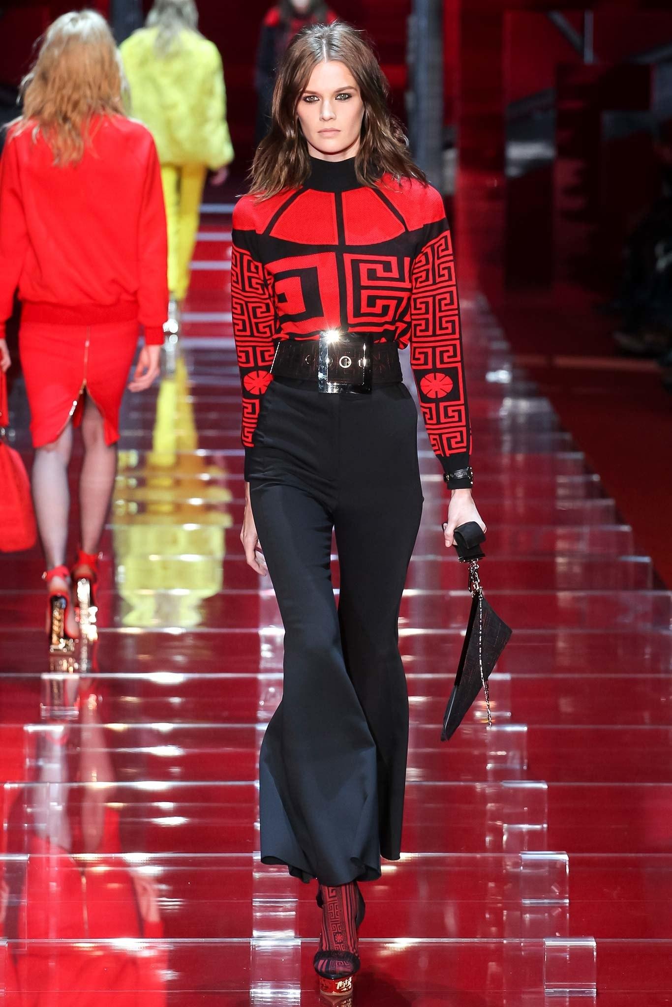 F/W 2015 Look # 13 VERSACE BLACK FLARED PANTS size 38 - 4 For Sale 2