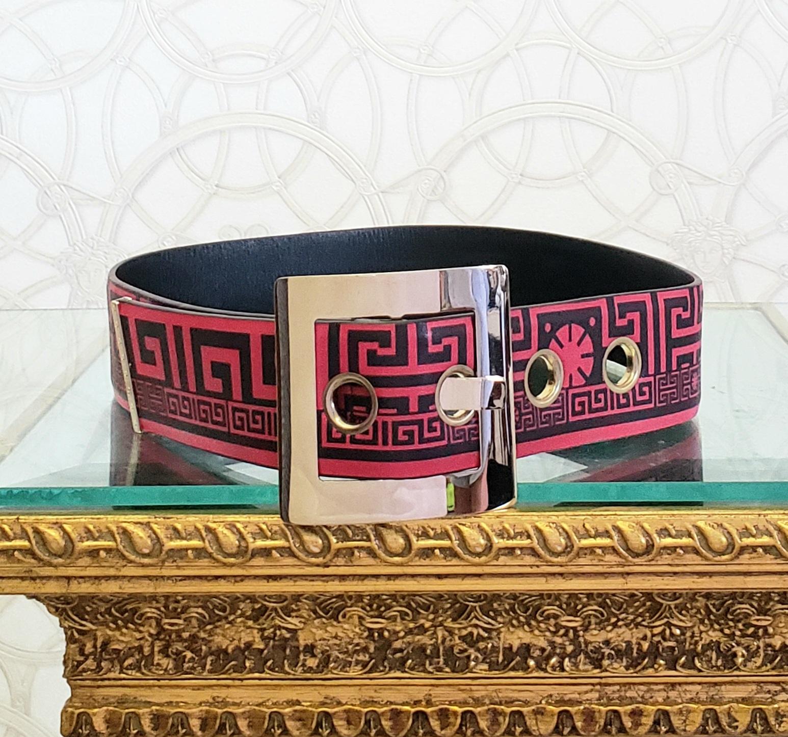 F/W 2015 VERSACE BLACK and RED PATENT LEATHER BELT w/GOLD BUCKLE 70/28 For Sale 1