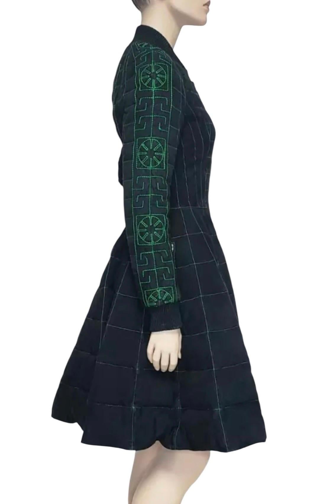 Look A/I 2015 #16 Nuovo piumino nero Versace in vendita 3