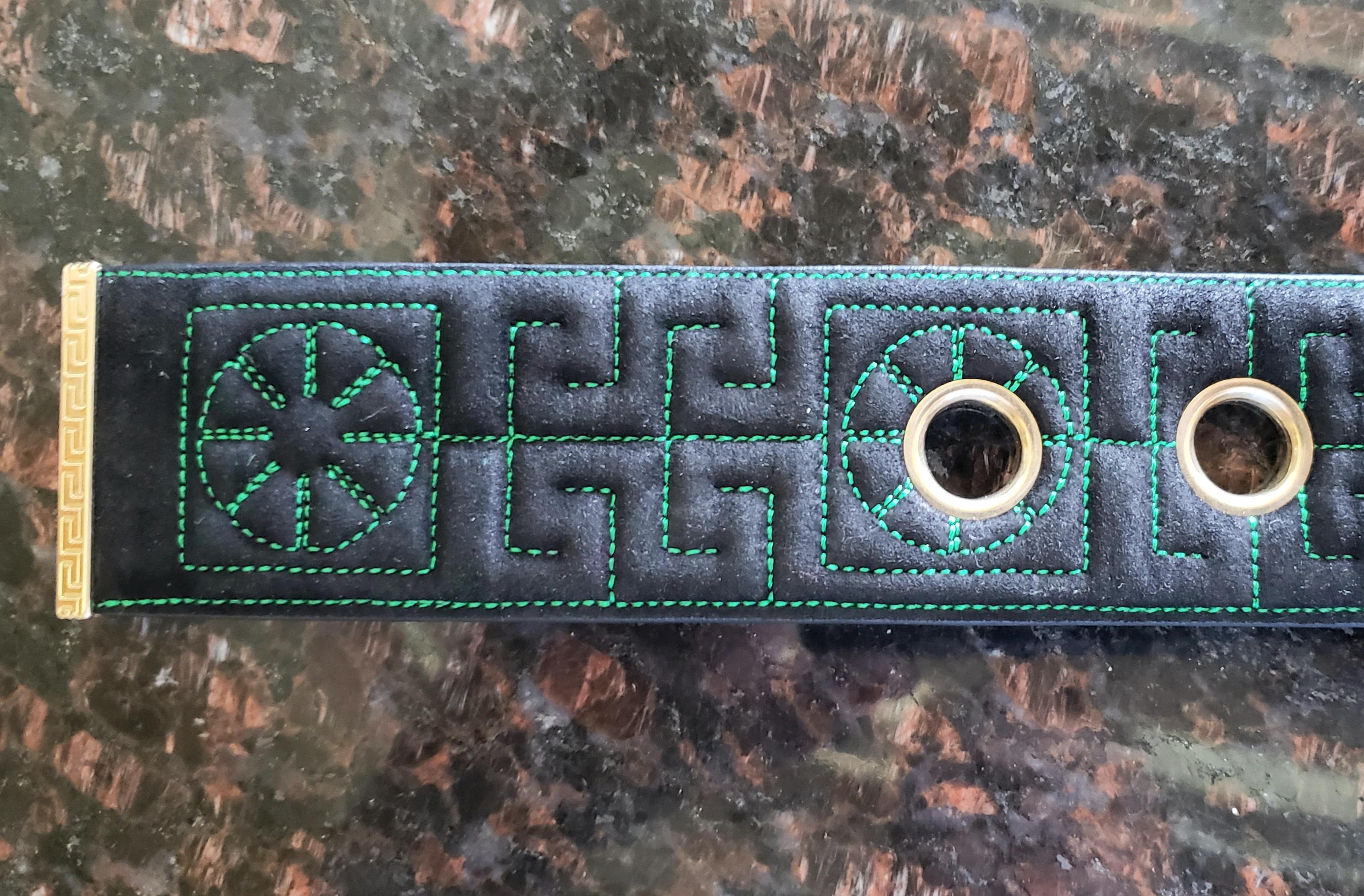 F/W 2015 Look #17 VERSACE BLACK and GREEN SUEDE BELT w/GOLD TONE BUCKLE 70/28 For Sale 1