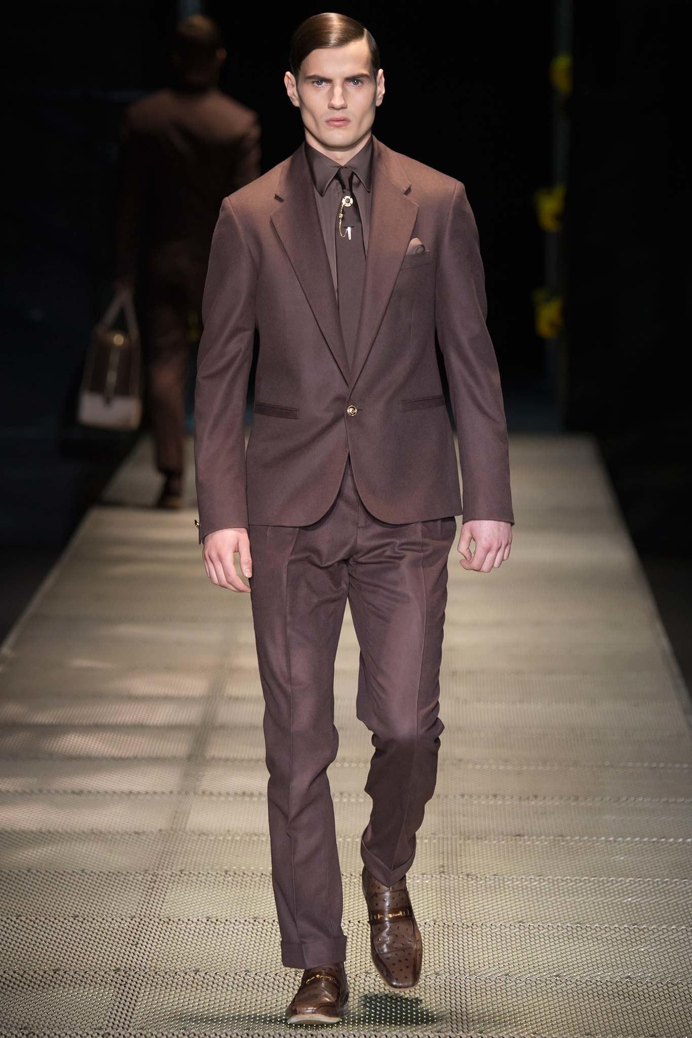 VERSACE  SUIT

Actual runway sample Fall/Winter 2015 look # 3 


Brown cashmere and silk suit 

Very soft and comfortable

One button closure

Two pockets on jacket

Gold-tone Medusa buttons



Content:  75% cashmere, 25% silk
lining:63 % viscose,