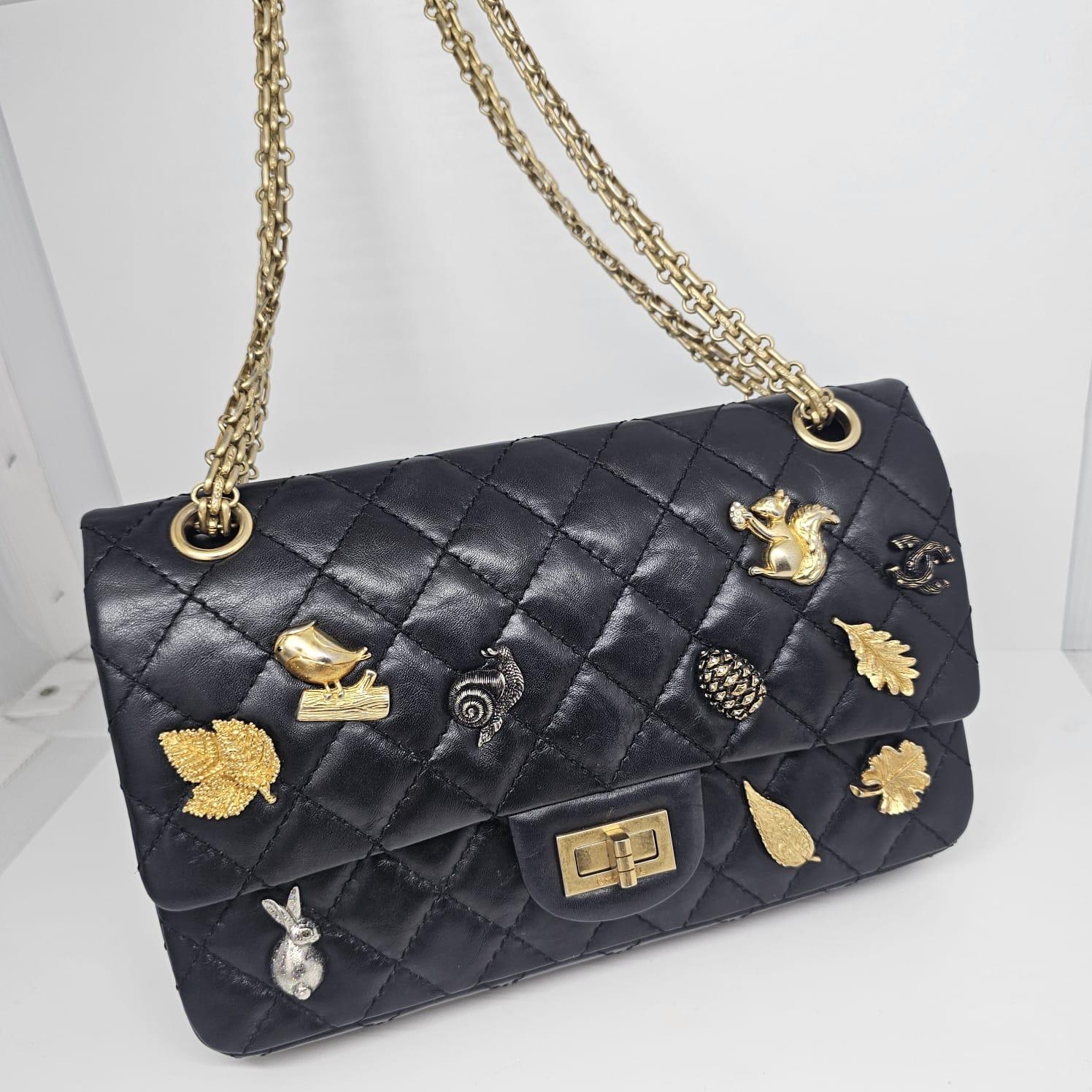 F/W 2018 Chanel Schwarz Gesteppte Lucky Charms Reissue Umhängetasche im Angebot 6