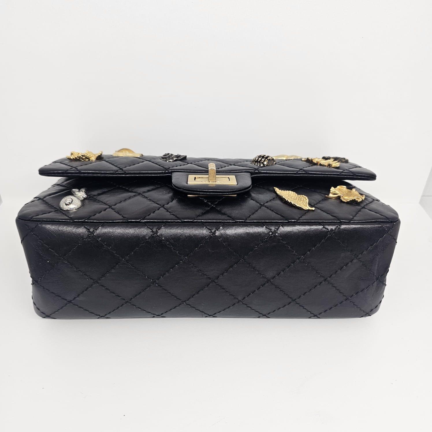 F/W 2018 Chanel Schwarz Gesteppte Lucky Charms Reissue Umhängetasche im Angebot 7