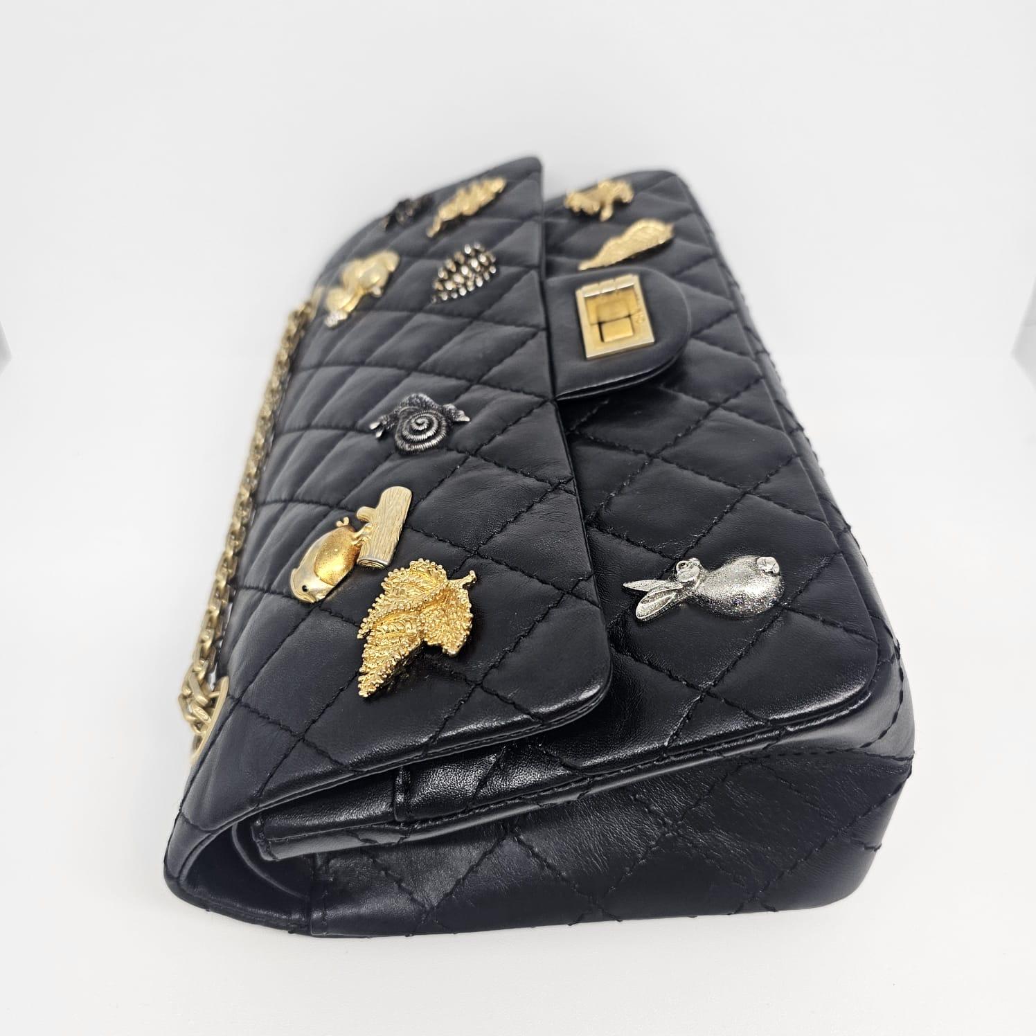 F/W 2018 Chanel Schwarz Gesteppte Lucky Charms Reissue Umhängetasche im Zustand „Gut“ im Angebot in Jakarta, Daerah Khusus Ibukota Jakarta