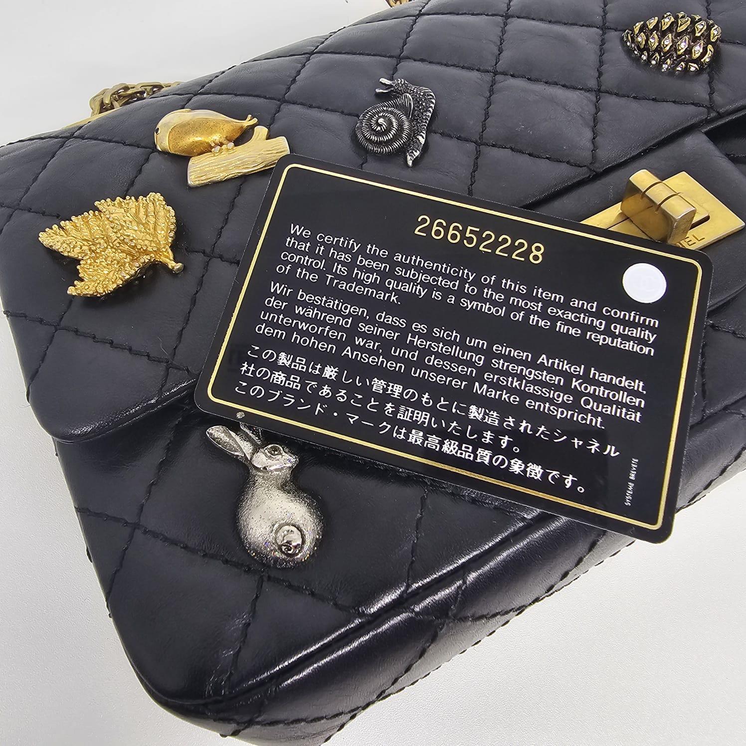 F/W 2018 Chanel Schwarz Gesteppte Lucky Charms Reissue Umhängetasche im Angebot 2